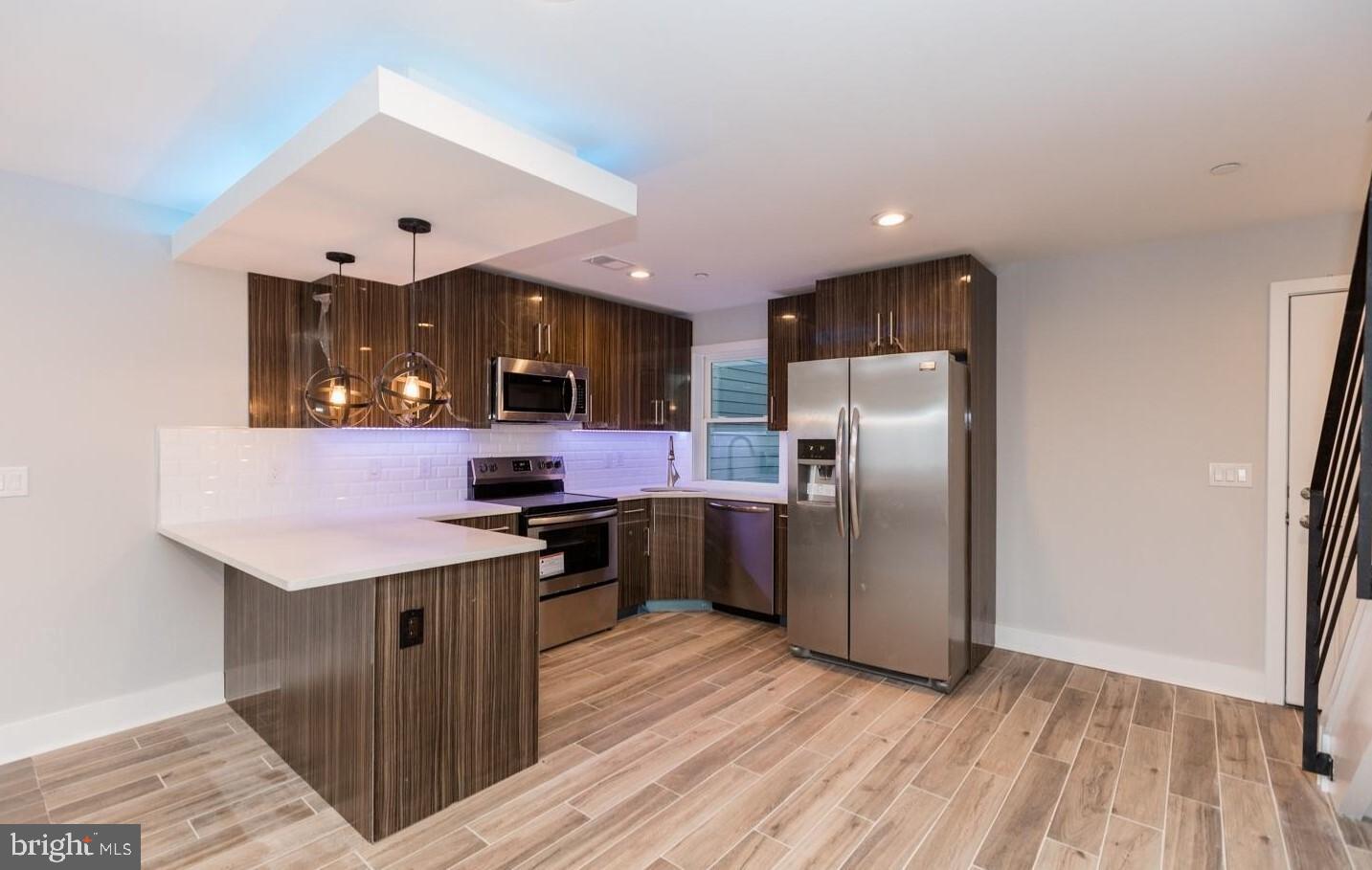 2564 Frankford AVENUE Unit: 3R