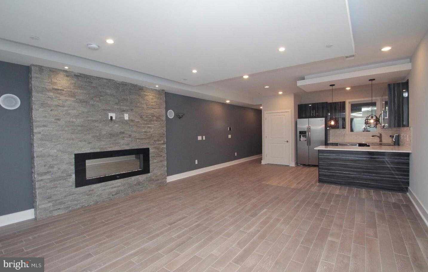 2564 Frankford AVENUE Unit: 3R