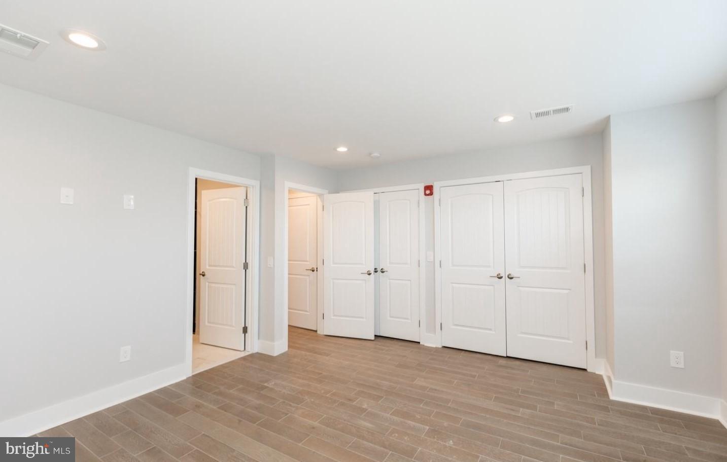 2564 Frankford AVENUE Unit: 3R