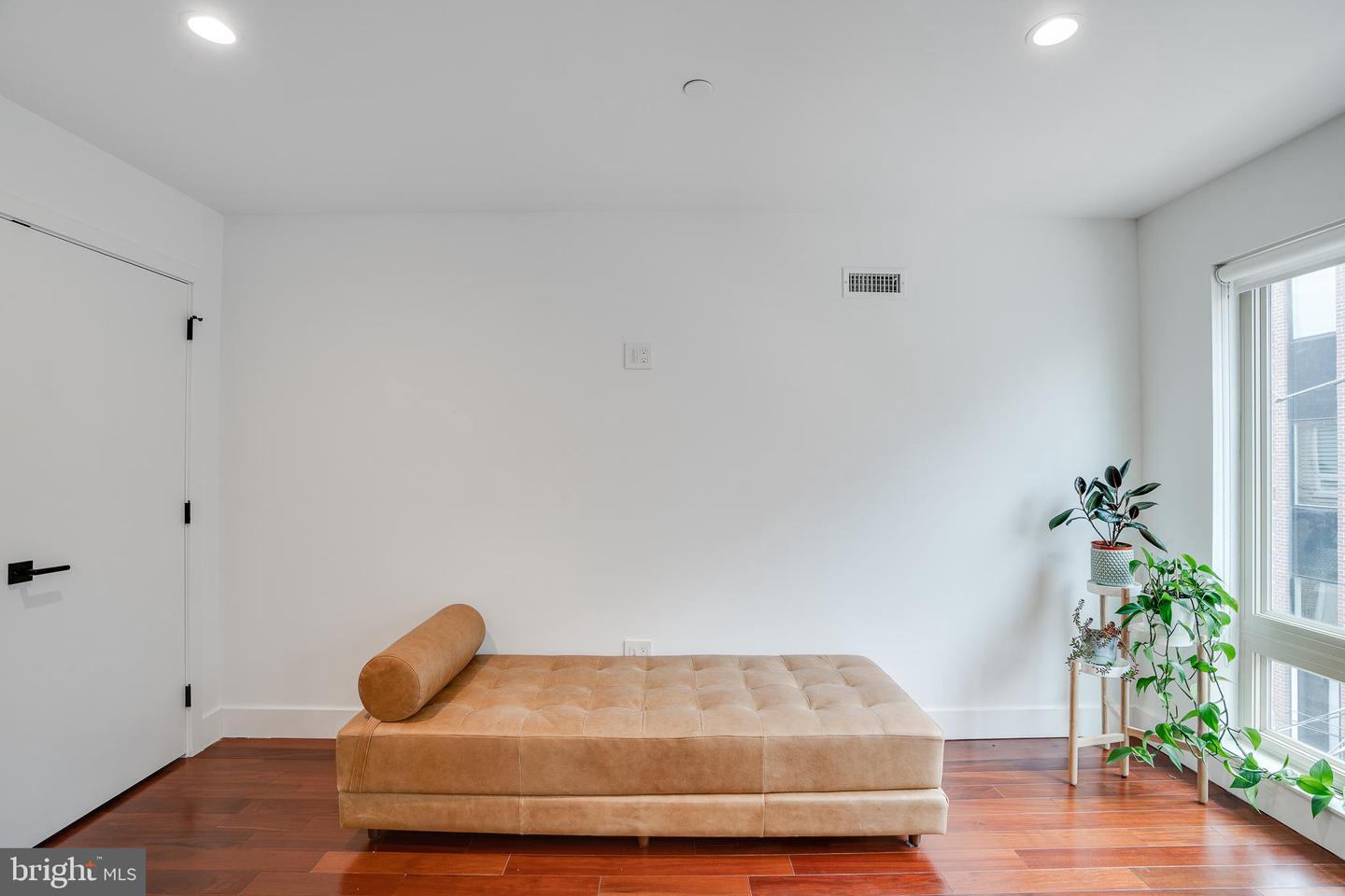 1303 S WOODSTOCK STREET