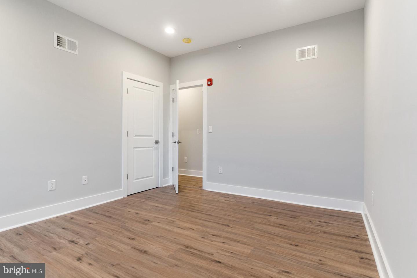 2101 E Huntingdon STREET Unit: 4