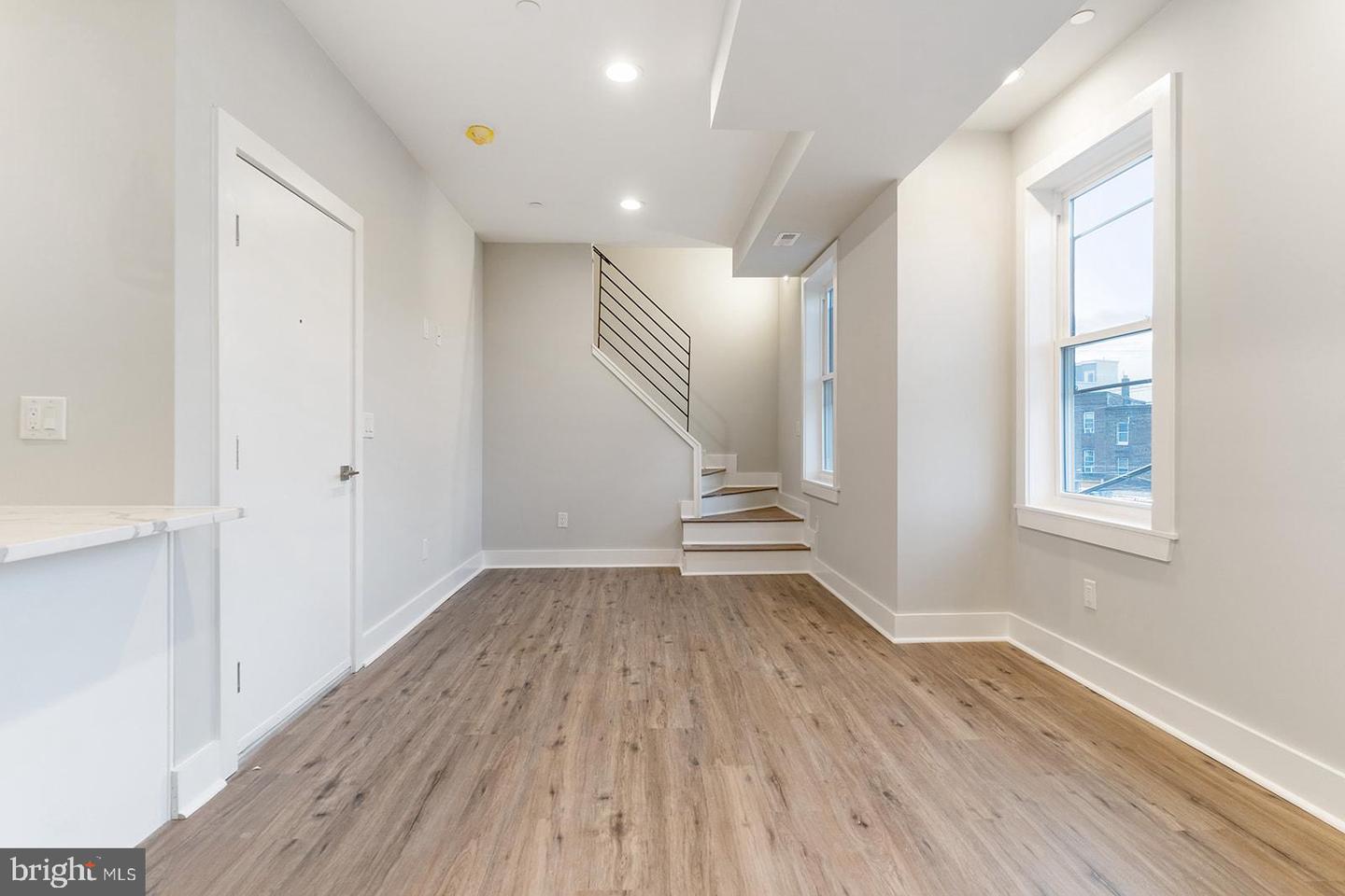 2101 E Huntingdon STREET Unit: 4