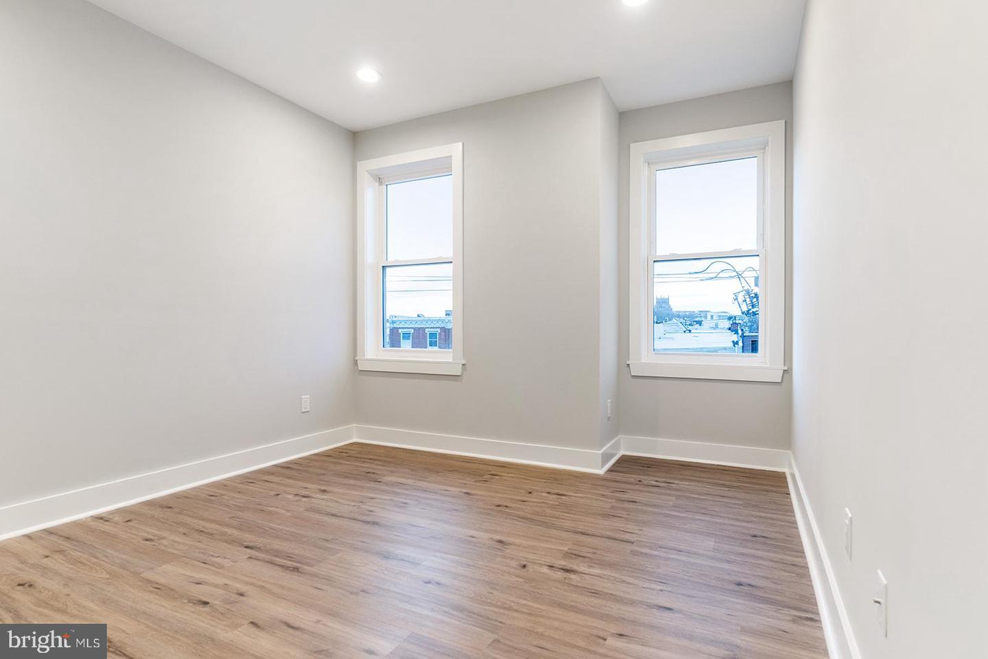 2101 E Huntingdon STREET Unit: 4