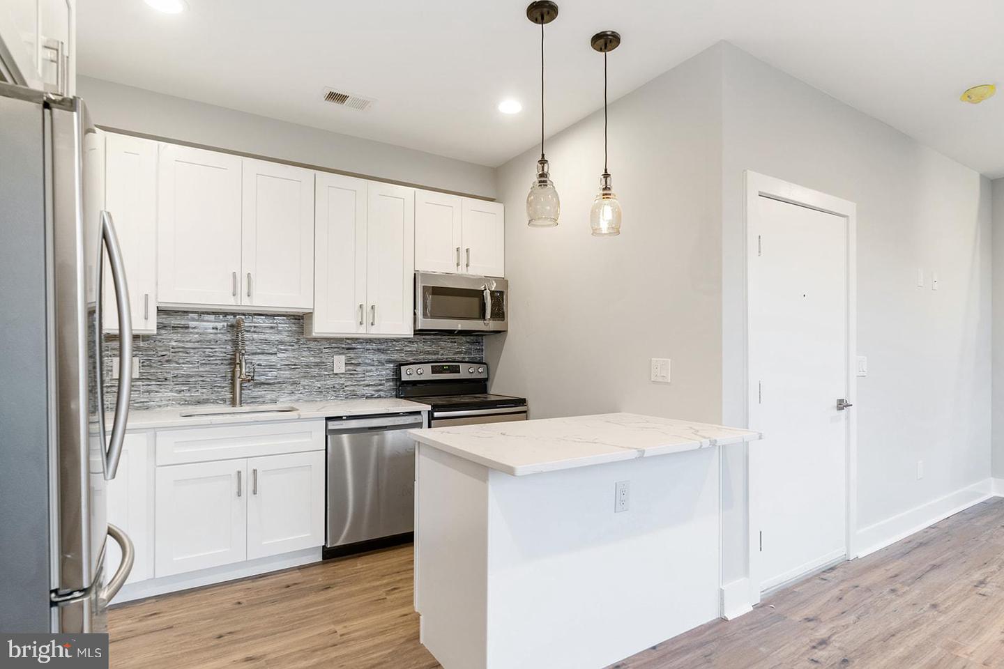 2101 E Huntingdon STREET Unit: 4