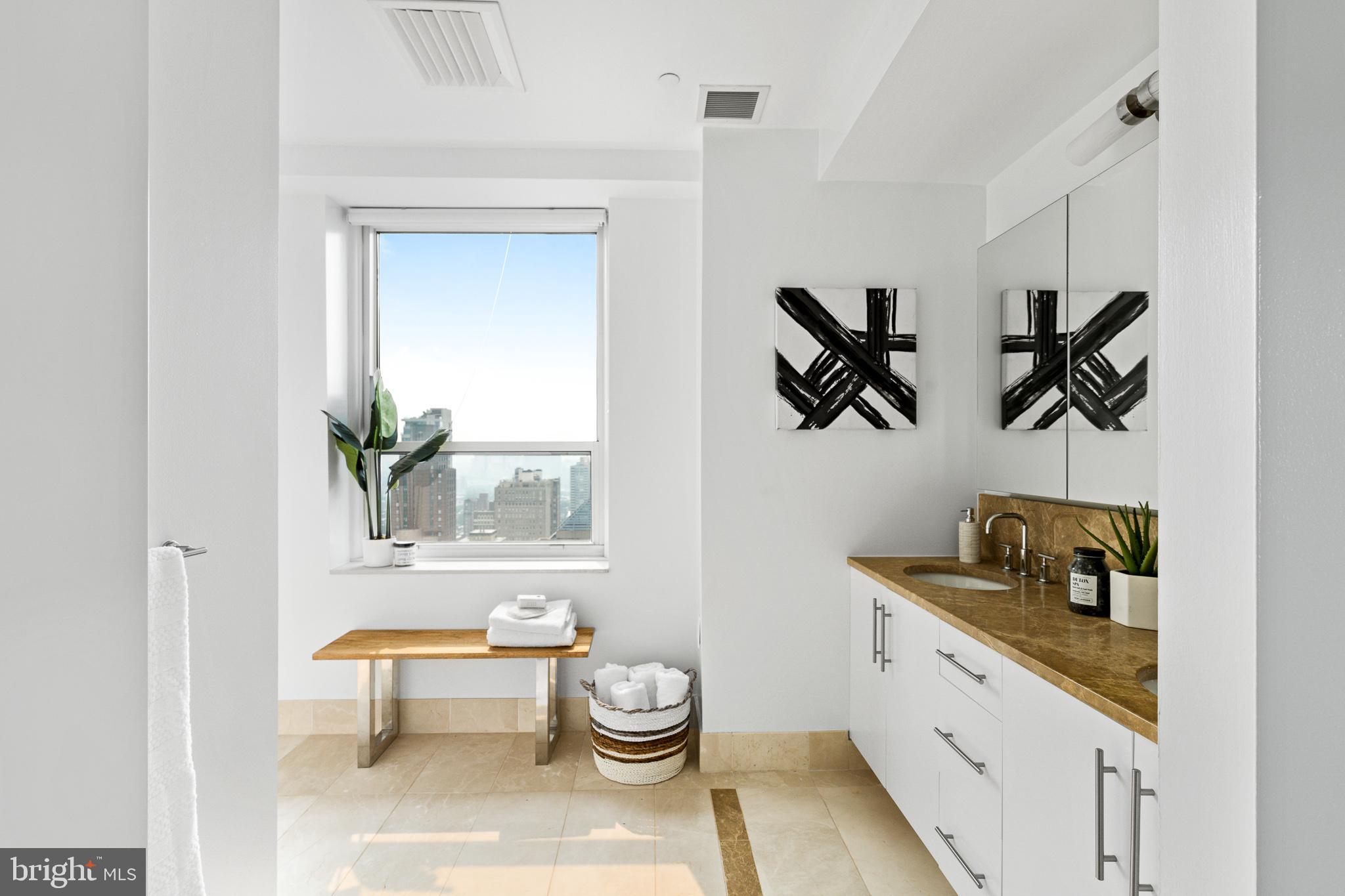 1425 LOCUST STREET Unit: PH31