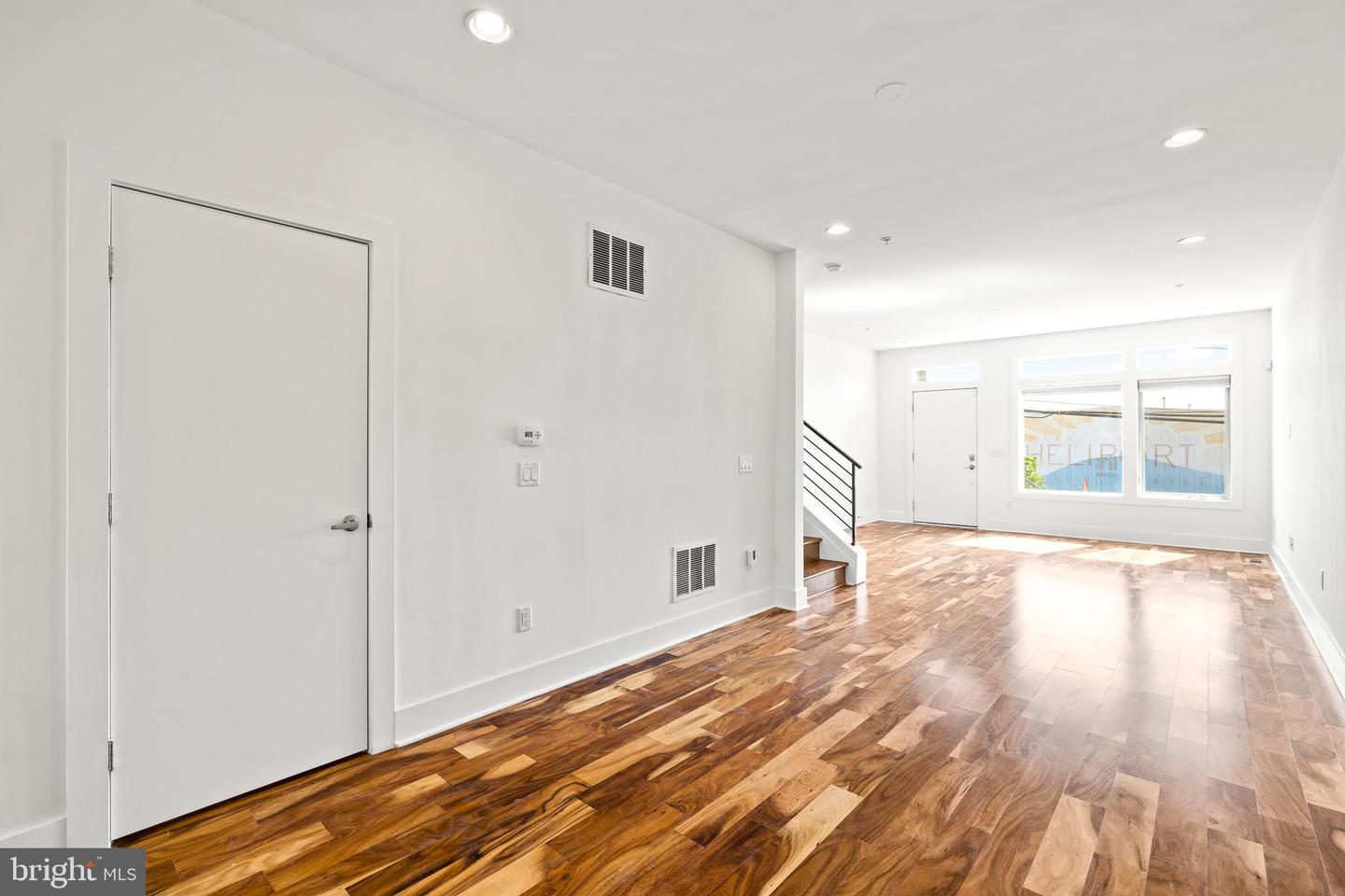 740 S COLUMBUS BOULEVARD Unit: 61