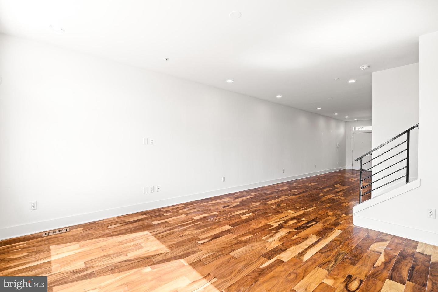 740 S COLUMBUS BOULEVARD Unit: 61