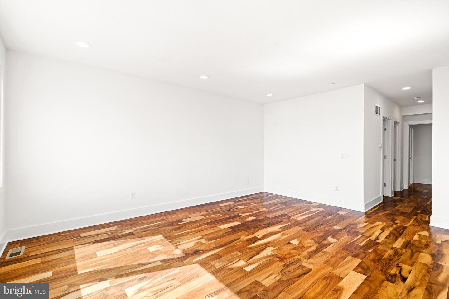 740 S COLUMBUS BOULEVARD Unit: 61