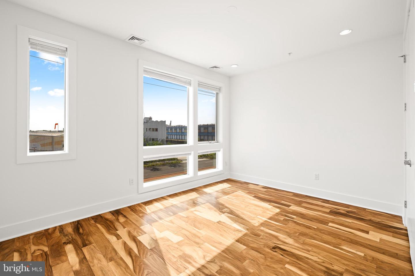 740 S COLUMBUS BOULEVARD Unit: 61