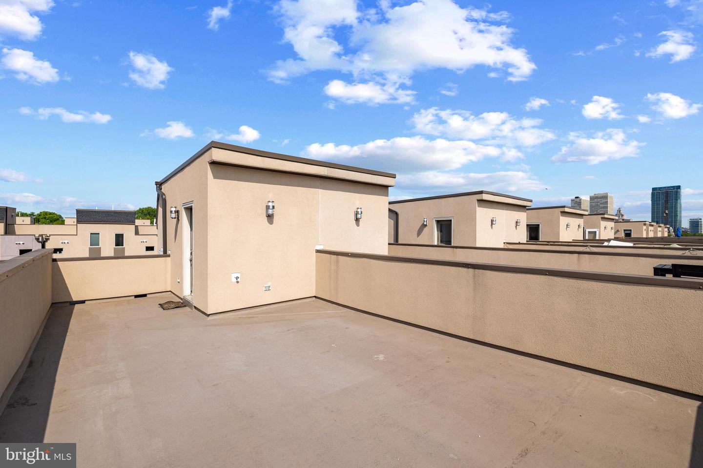 740 S COLUMBUS BOULEVARD Unit: 61