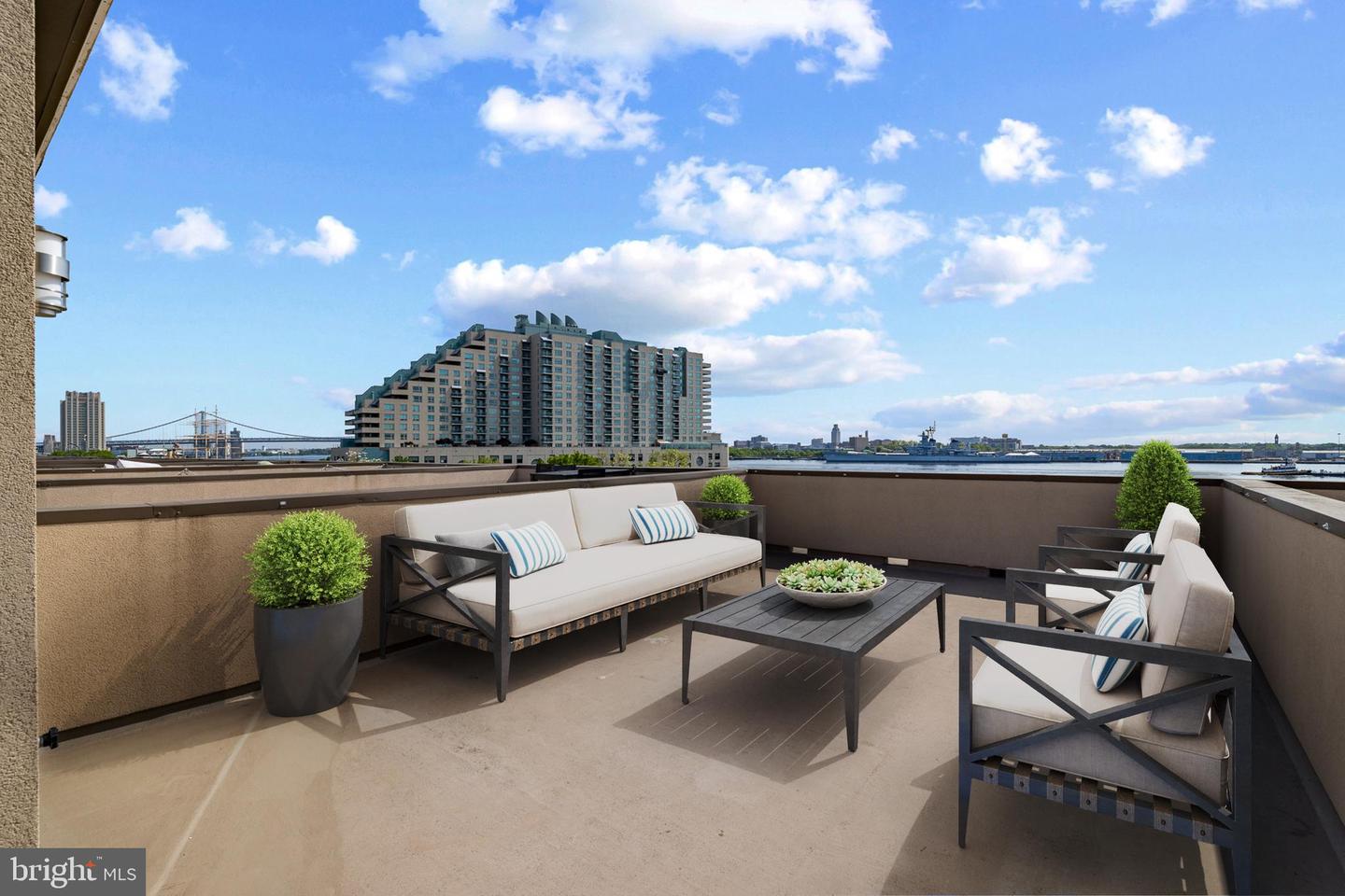 740 S COLUMBUS BOULEVARD Unit: 61