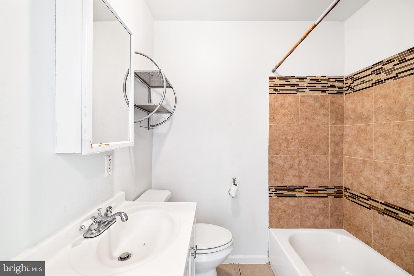 2532 POPLAR STREET Unit: 2