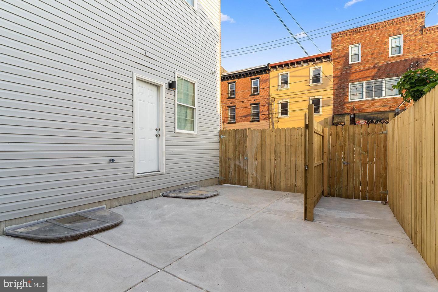 2100 N Hancock STREET Unit: 2