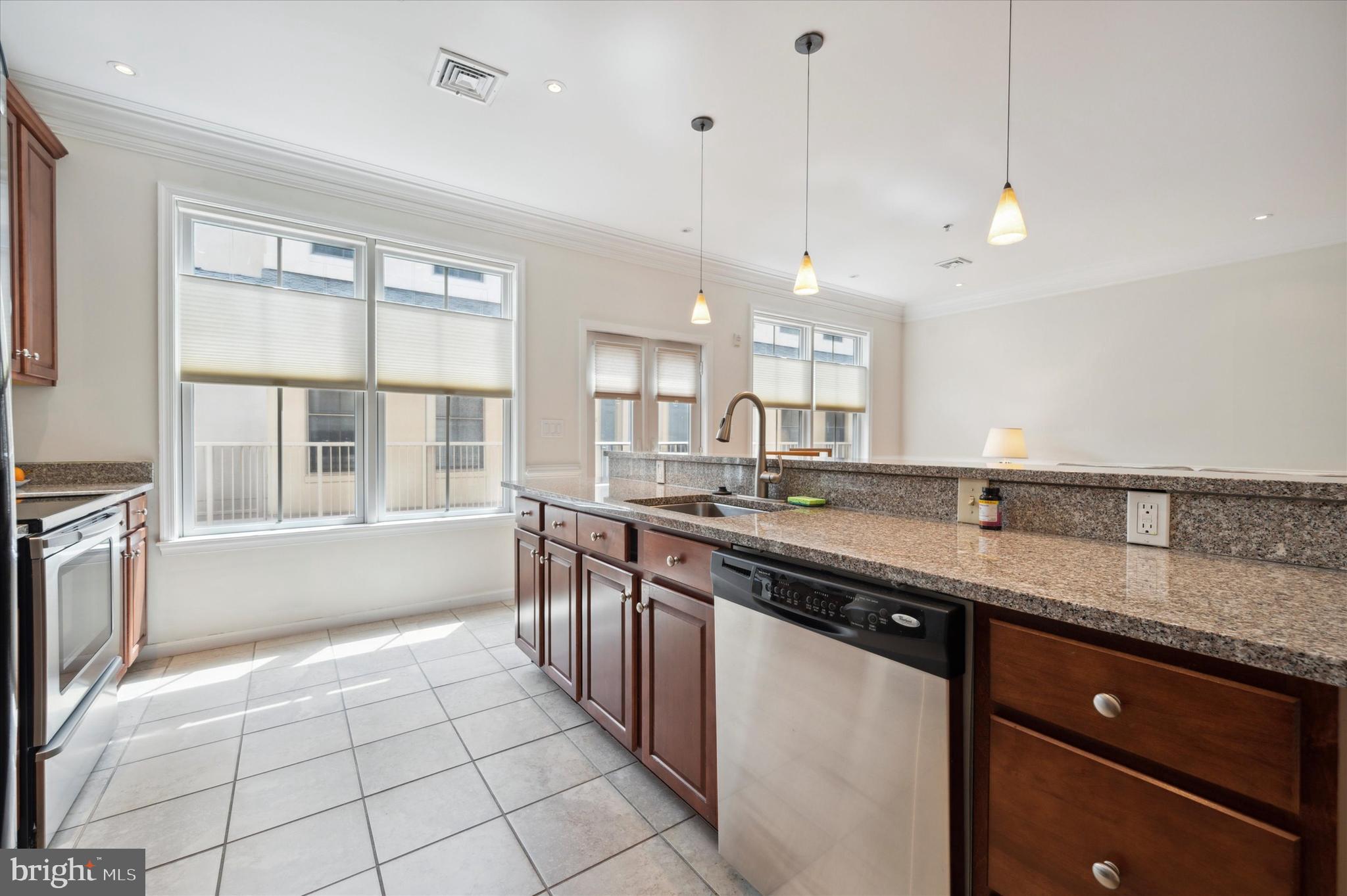 133 N BREAD STREET Unit: C3