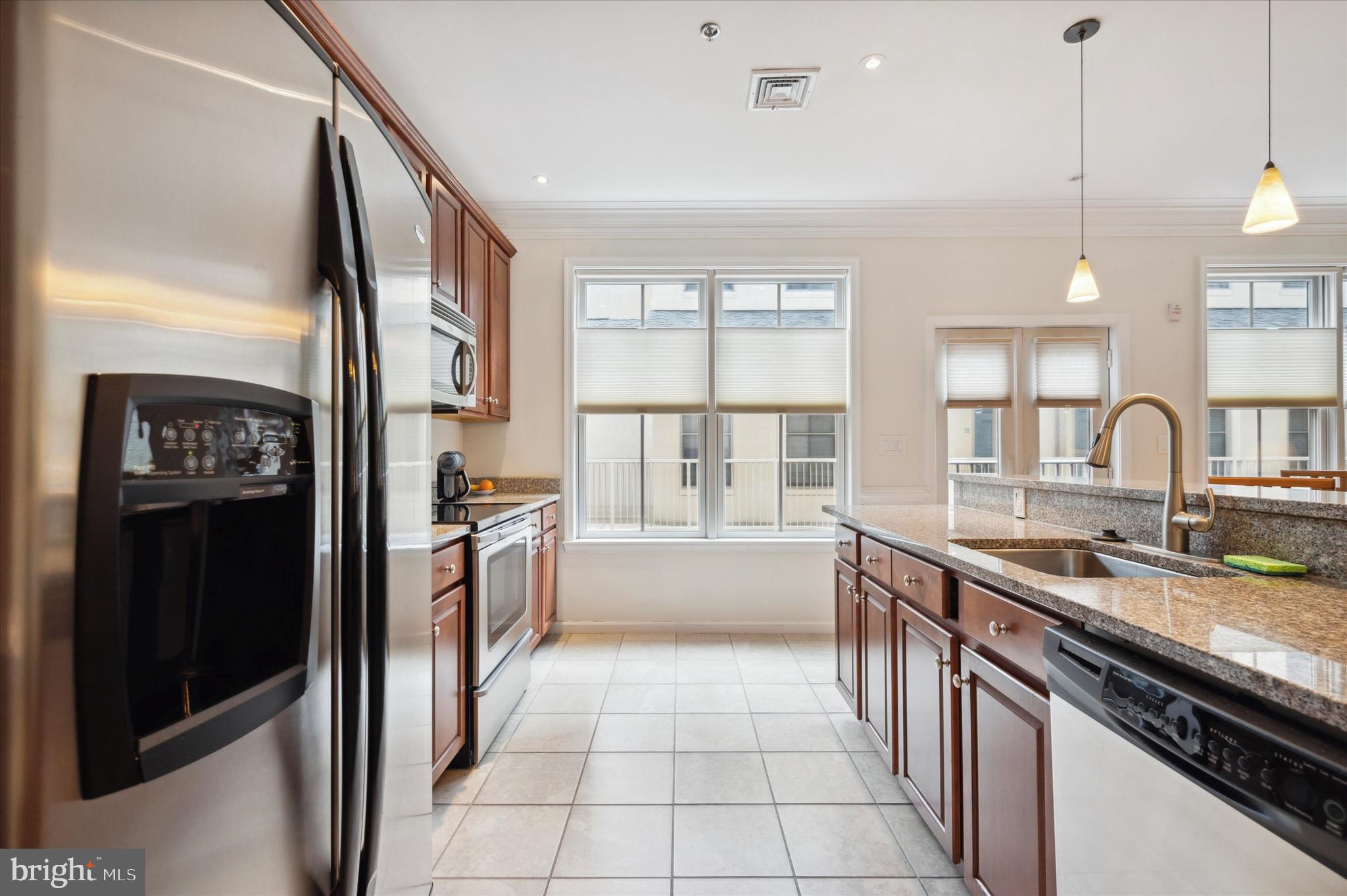 133 N BREAD STREET Unit: C3