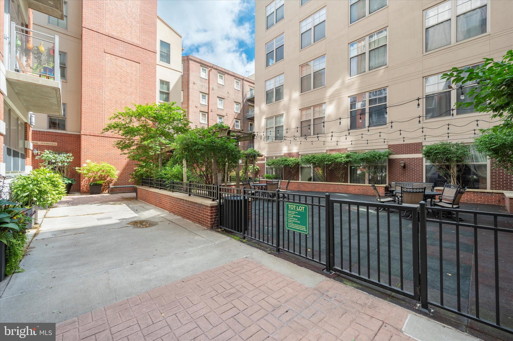 133 N BREAD STREET Unit: C3