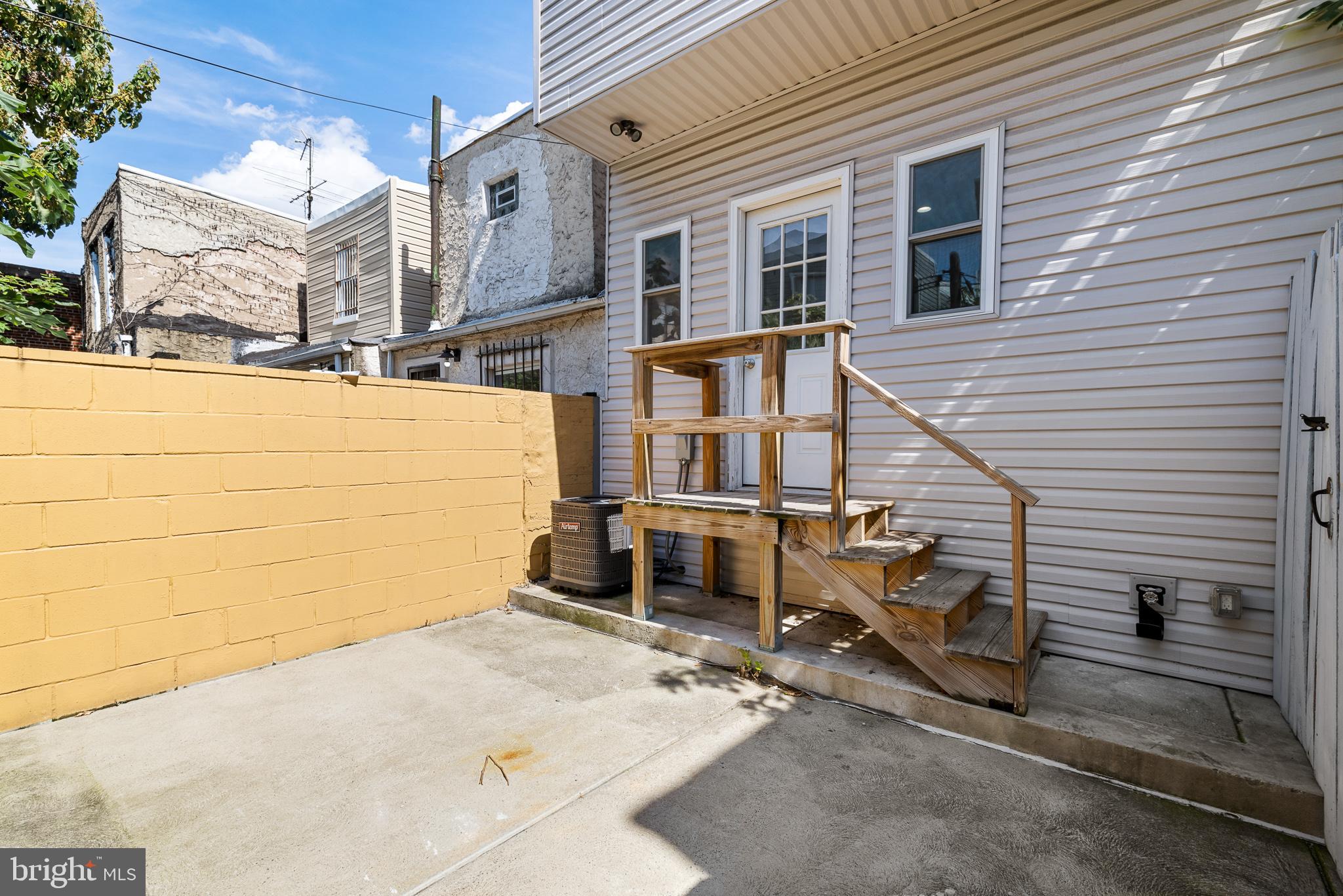 1446 S Mole STREET