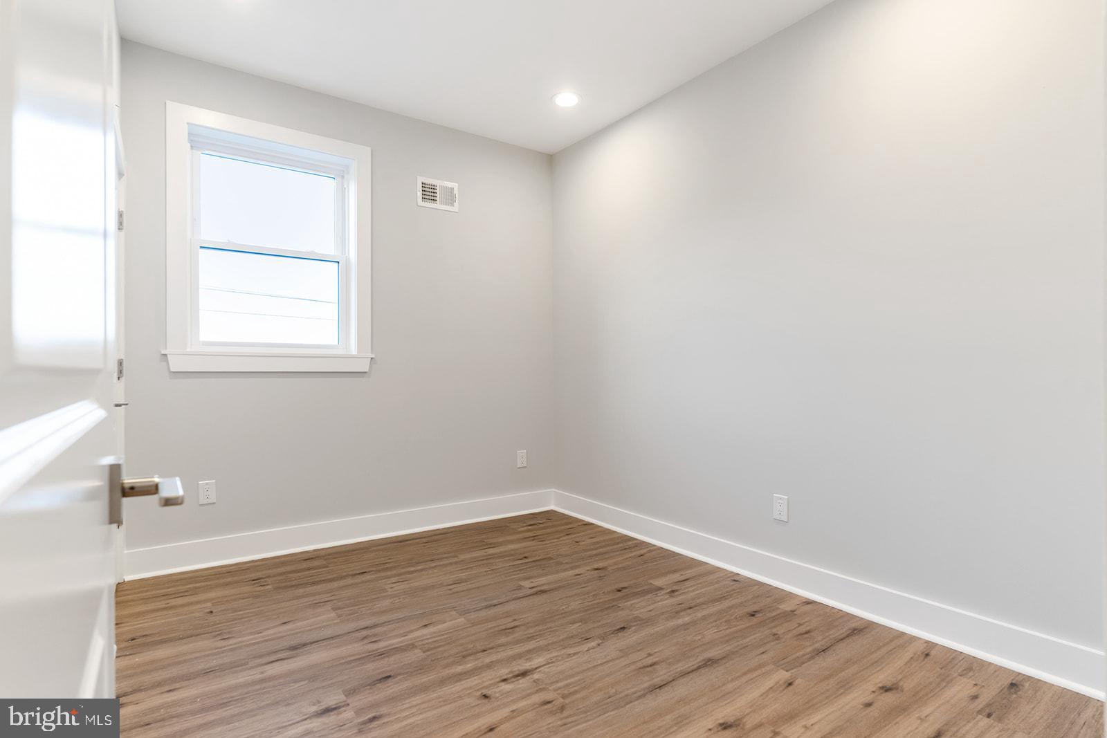 2101 E Huntingdon STREET Unit: 3