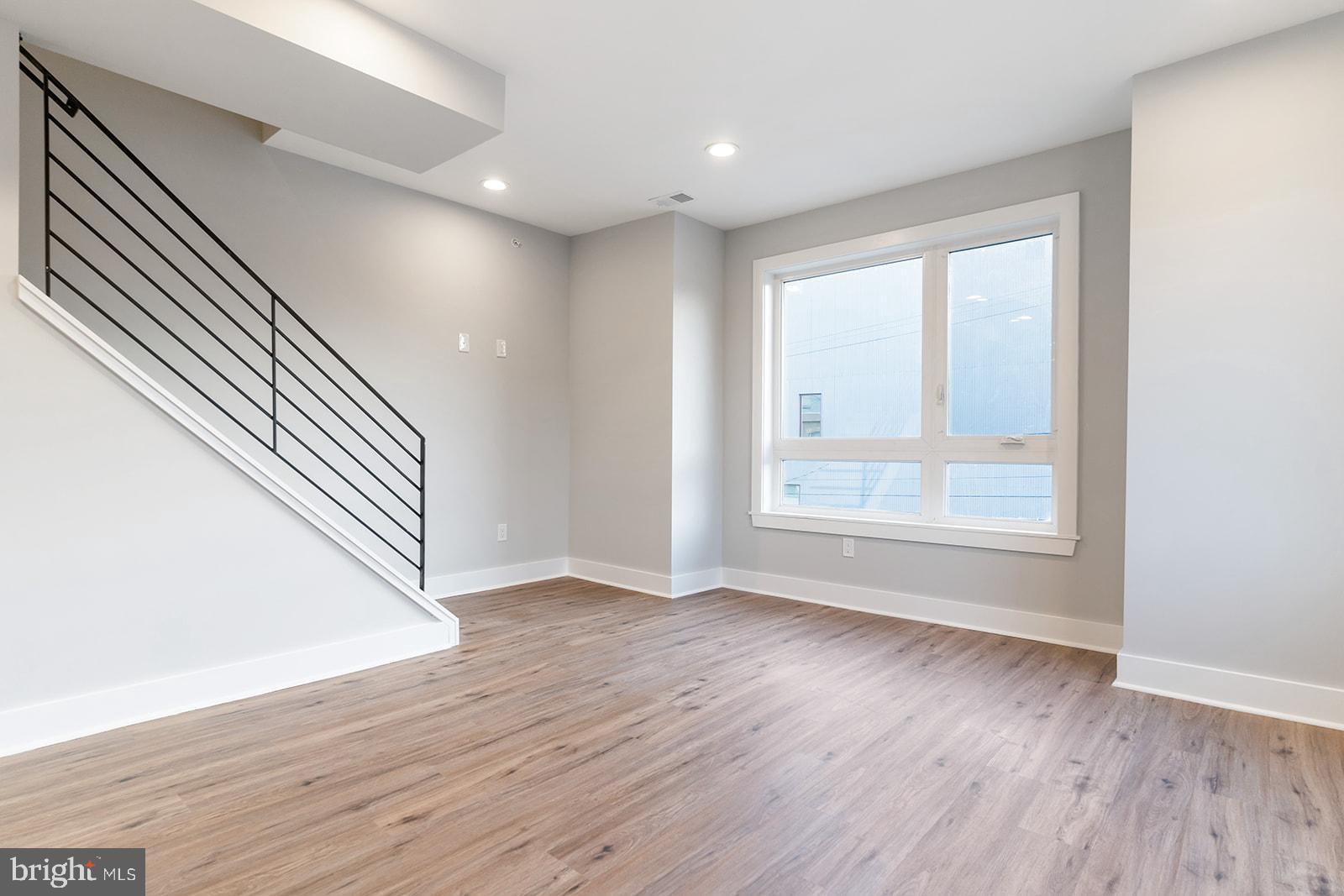 2101 E Huntingdon STREET Unit: 3