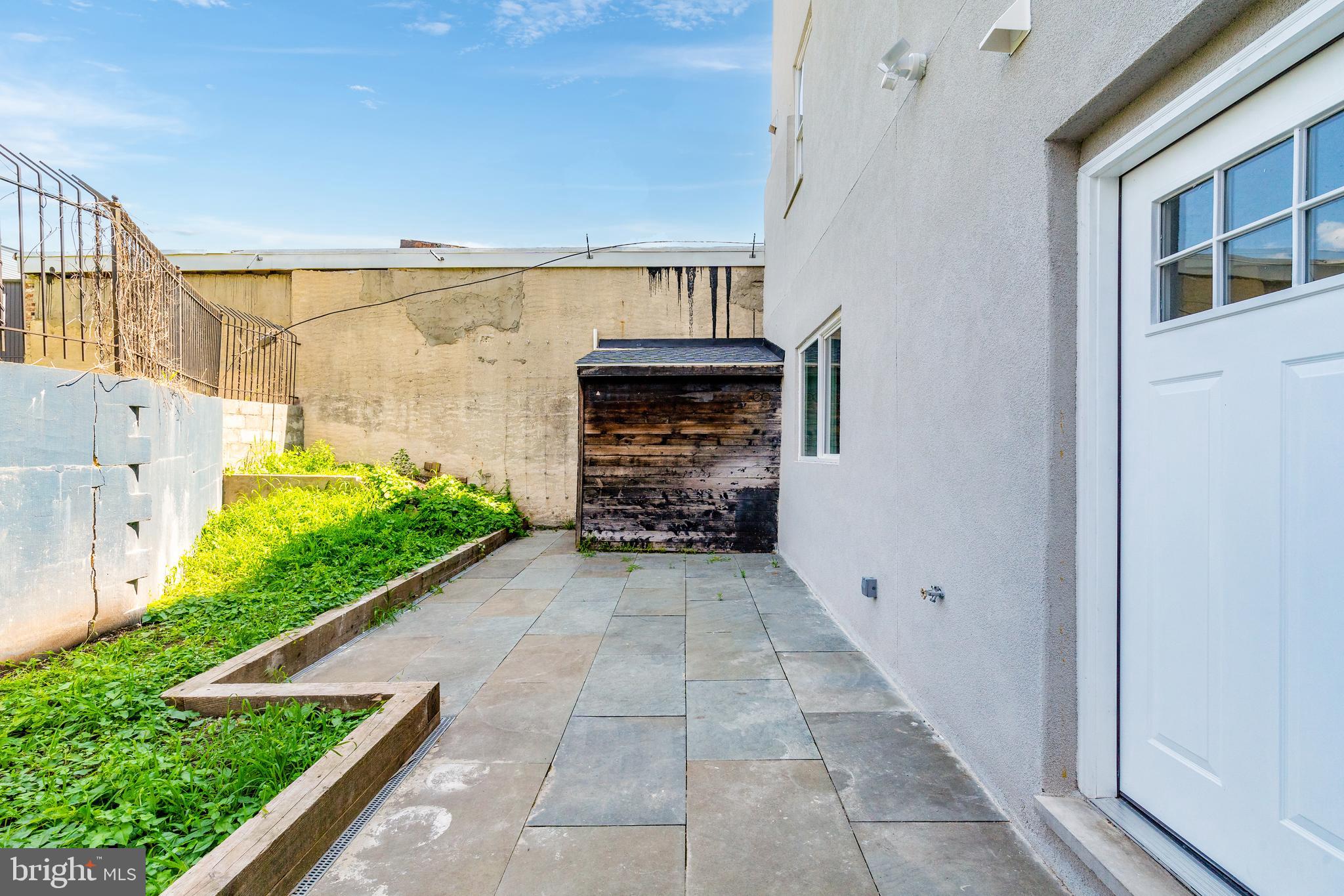 2218 Emerald STREET