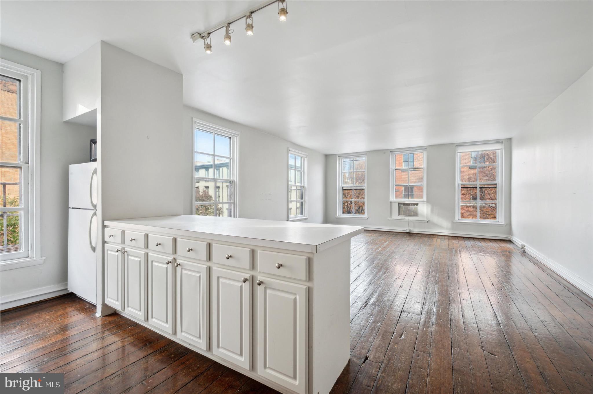 160-164 N 3rd STREET Unit: 164-3F
