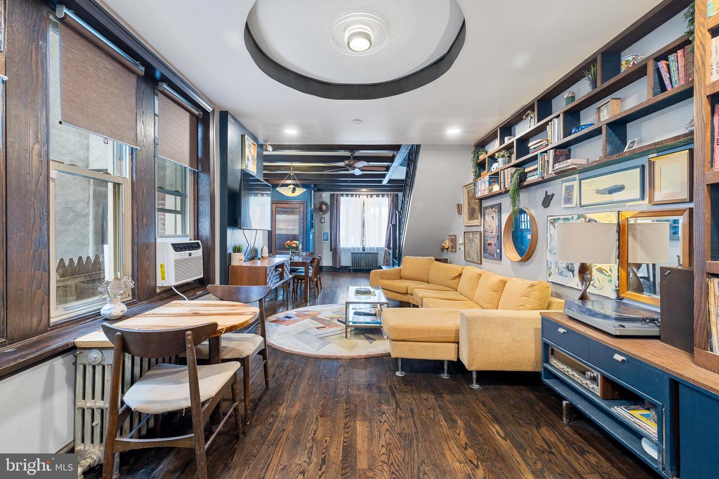 3081 Emerald STREET