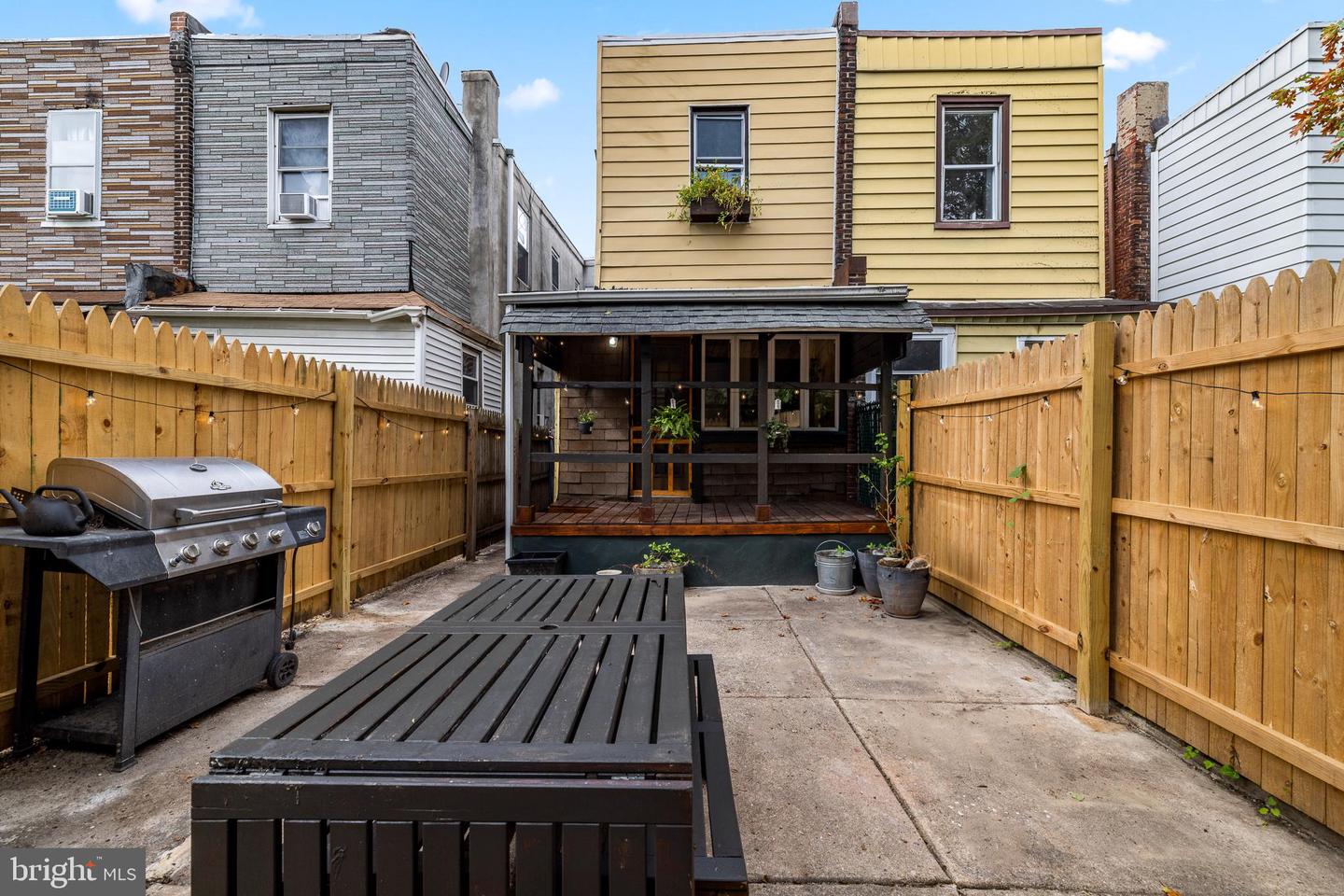 3081 Emerald STREET