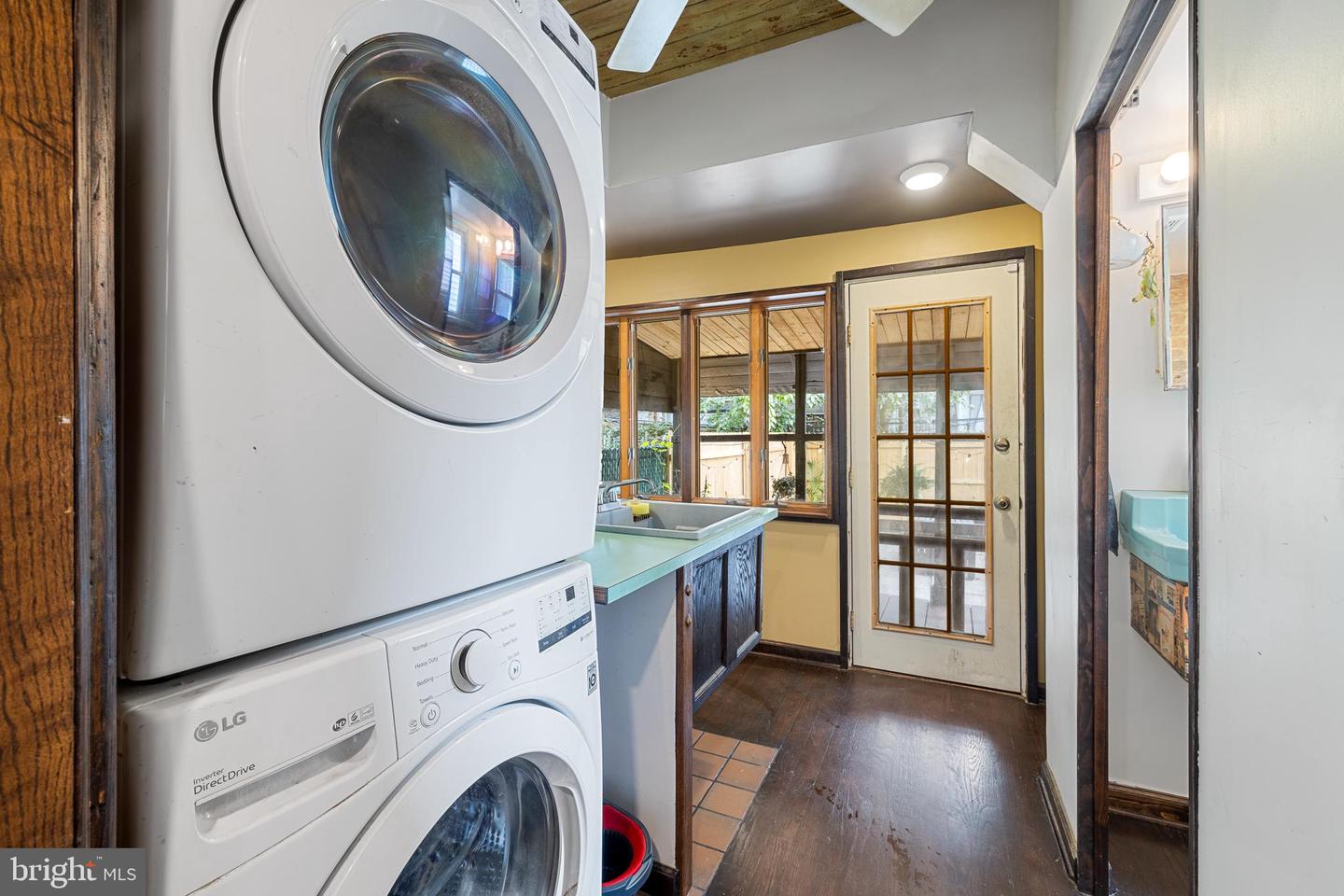 3081 Emerald STREET