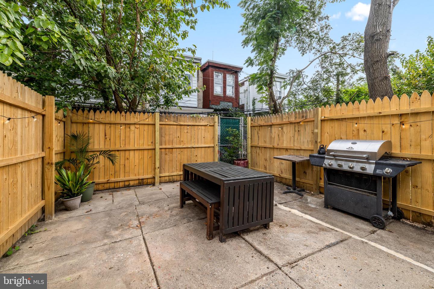 3081 Emerald STREET