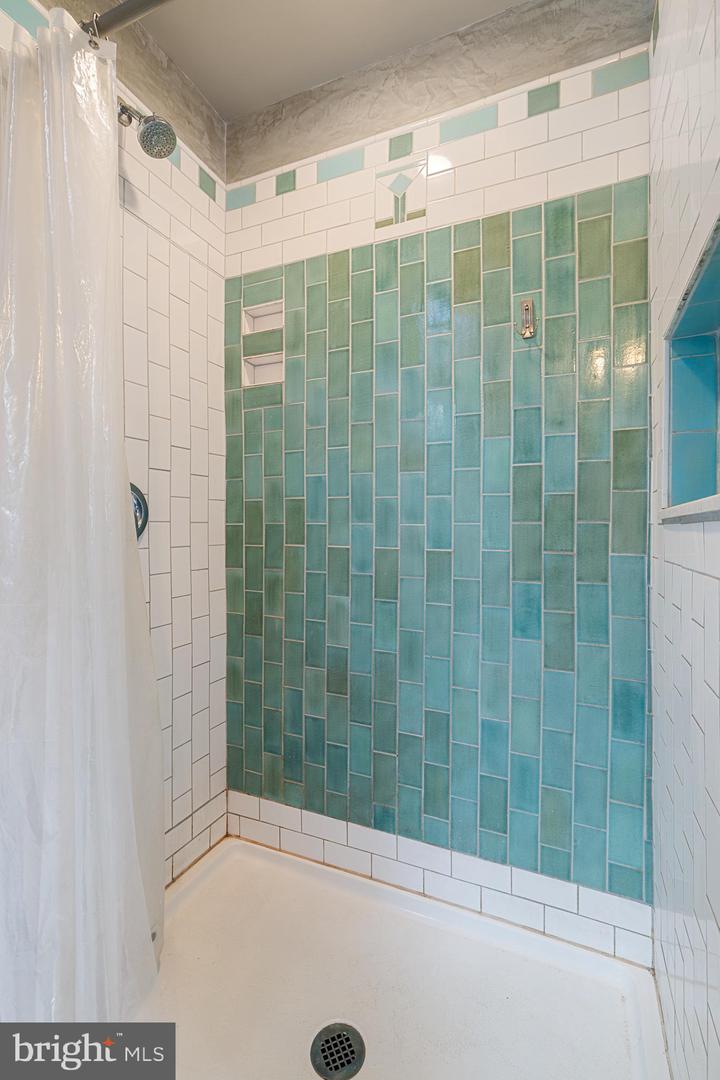 3081 Emerald STREET