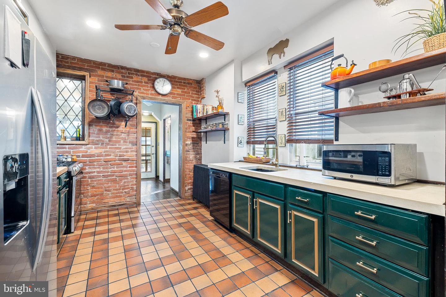 3081 Emerald STREET