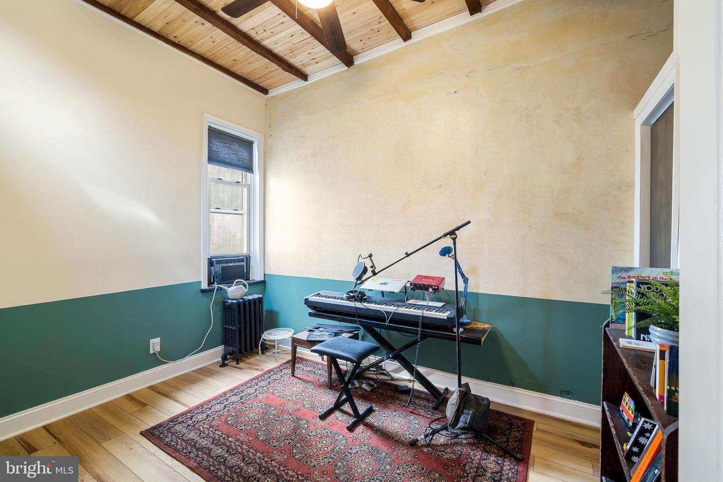 3081 Emerald STREET