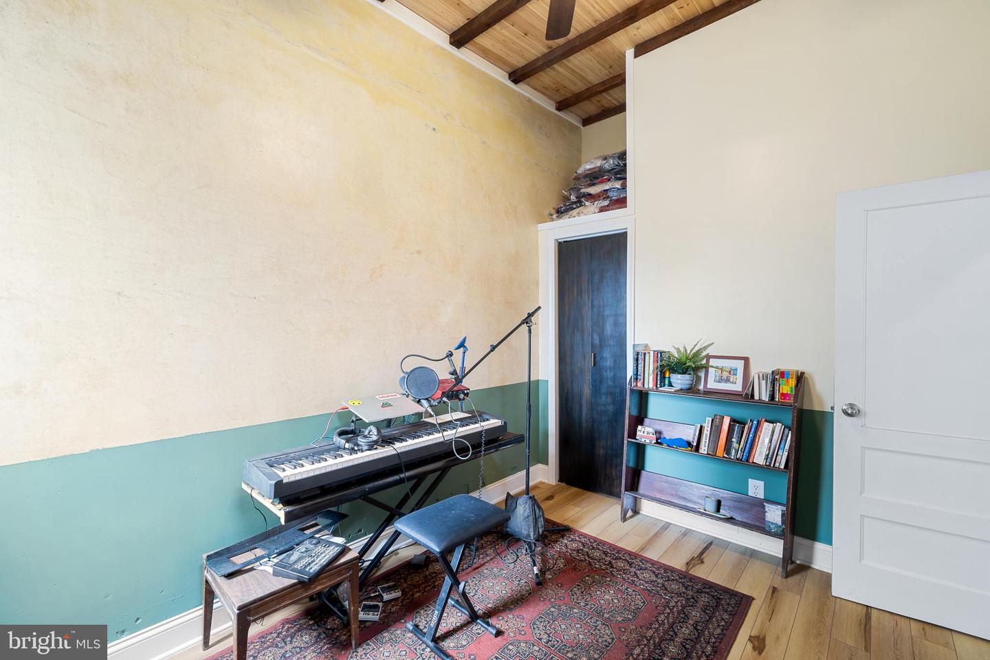3081 Emerald STREET