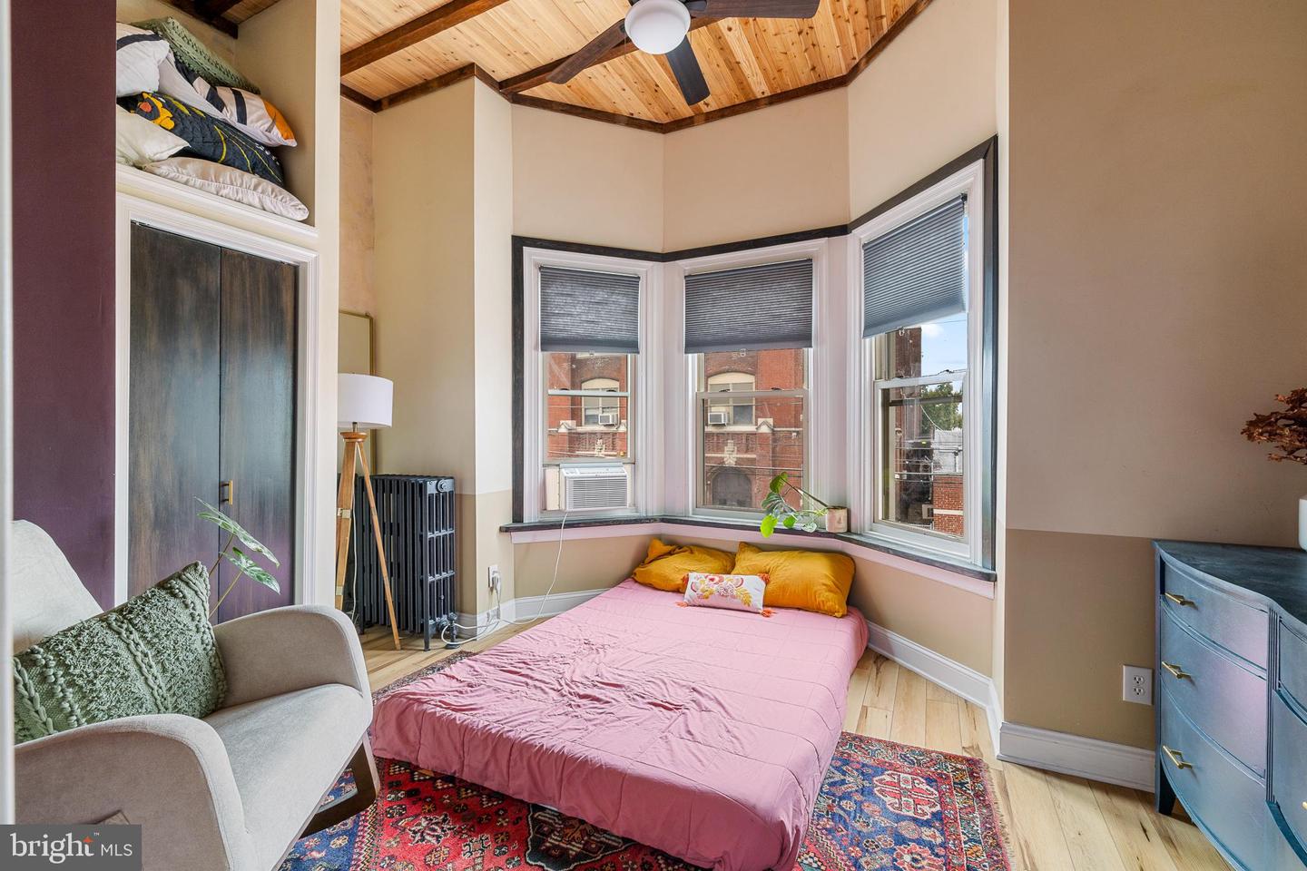 3081 Emerald STREET