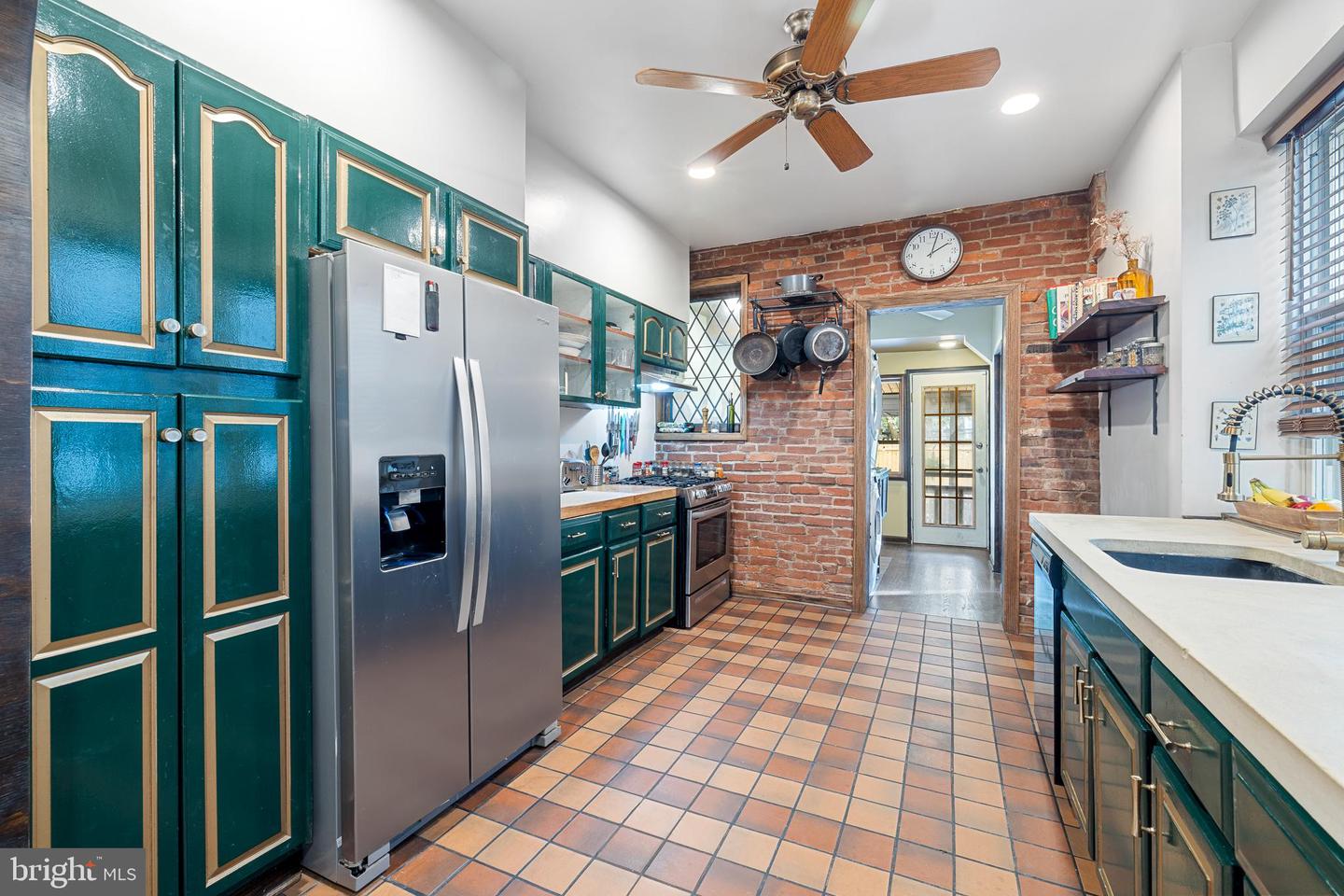 3081 Emerald STREET