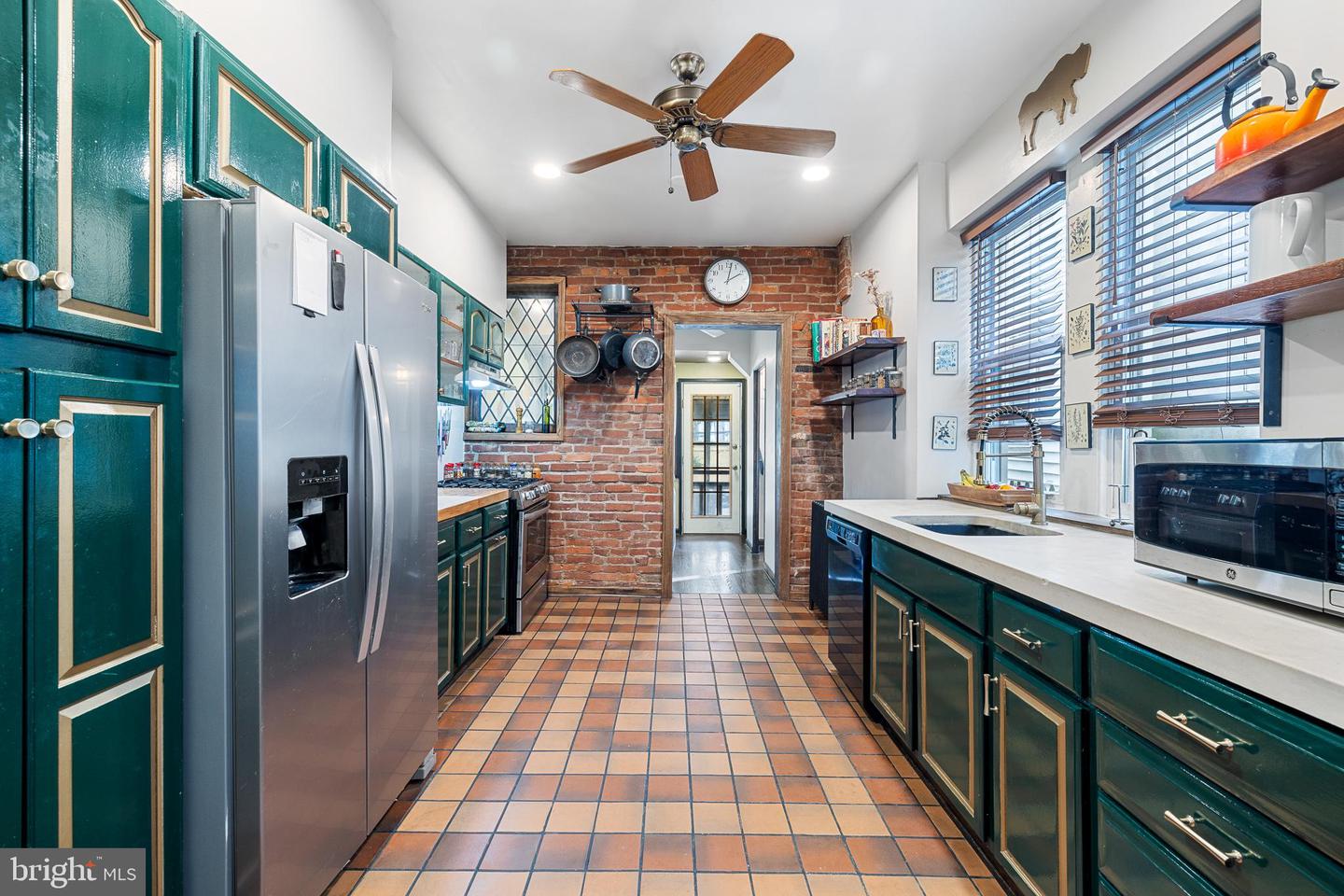 3081 Emerald STREET