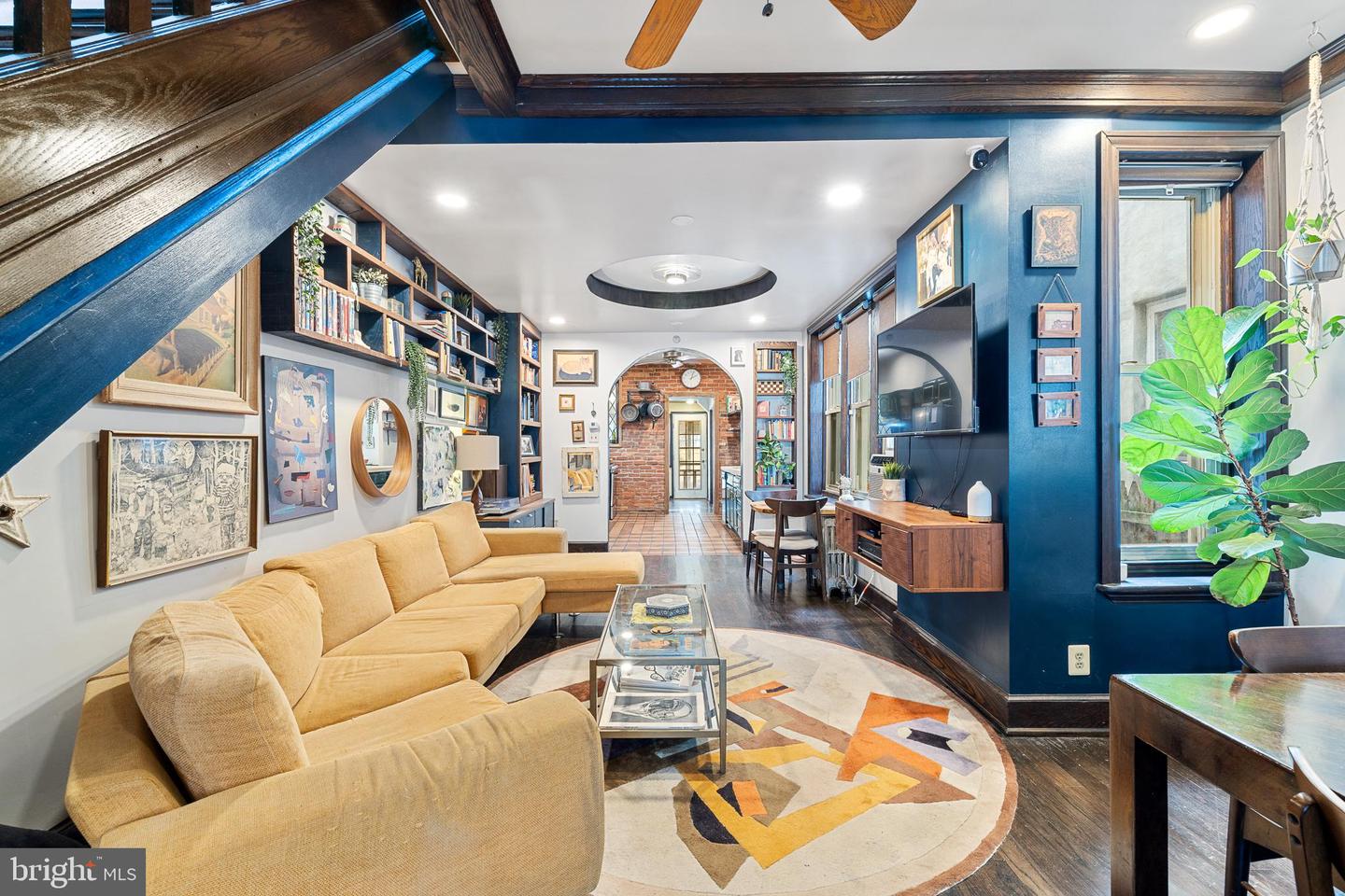 3081 Emerald STREET