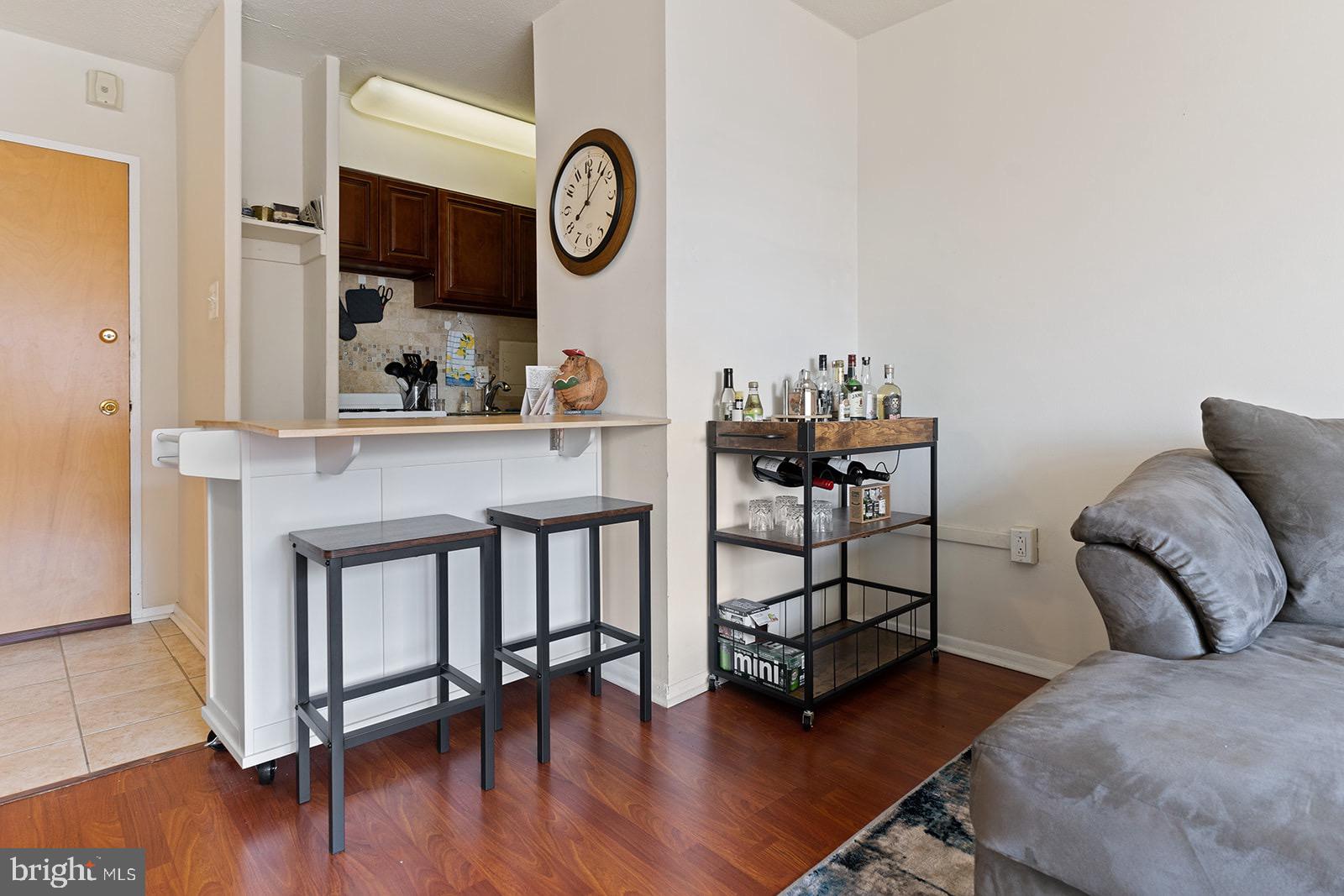 2101 Chestnut STREET Unit: 812