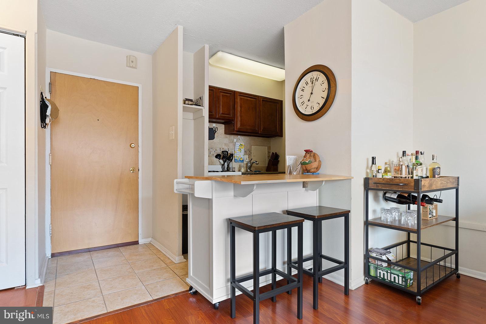 2101 Chestnut STREET Unit: 812