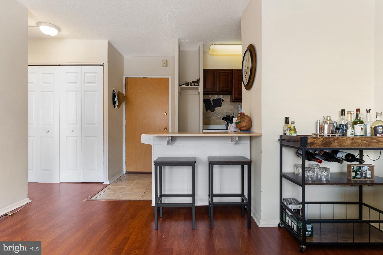 2101 Chestnut STREET Unit: 812