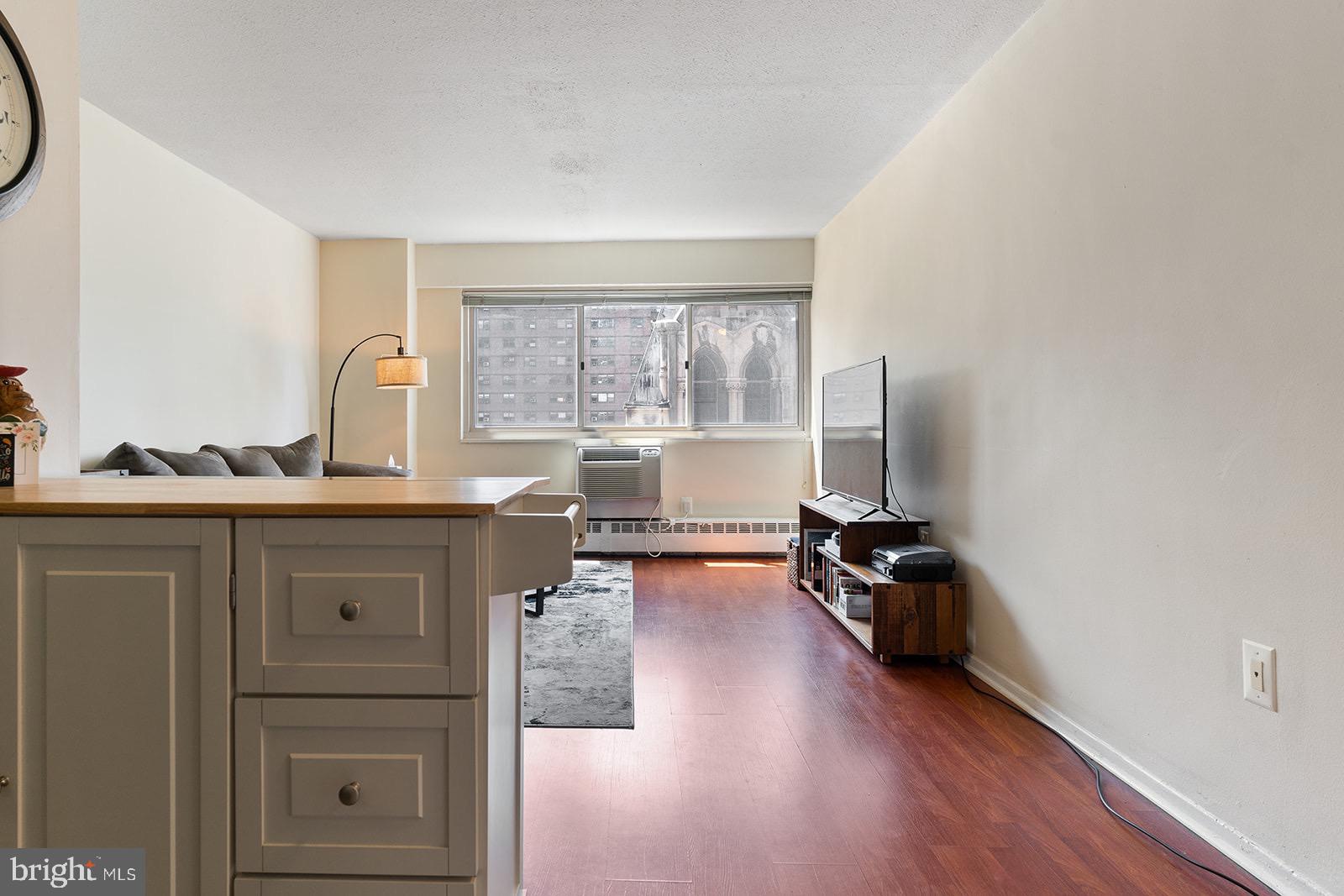 2101 Chestnut STREET Unit: 812