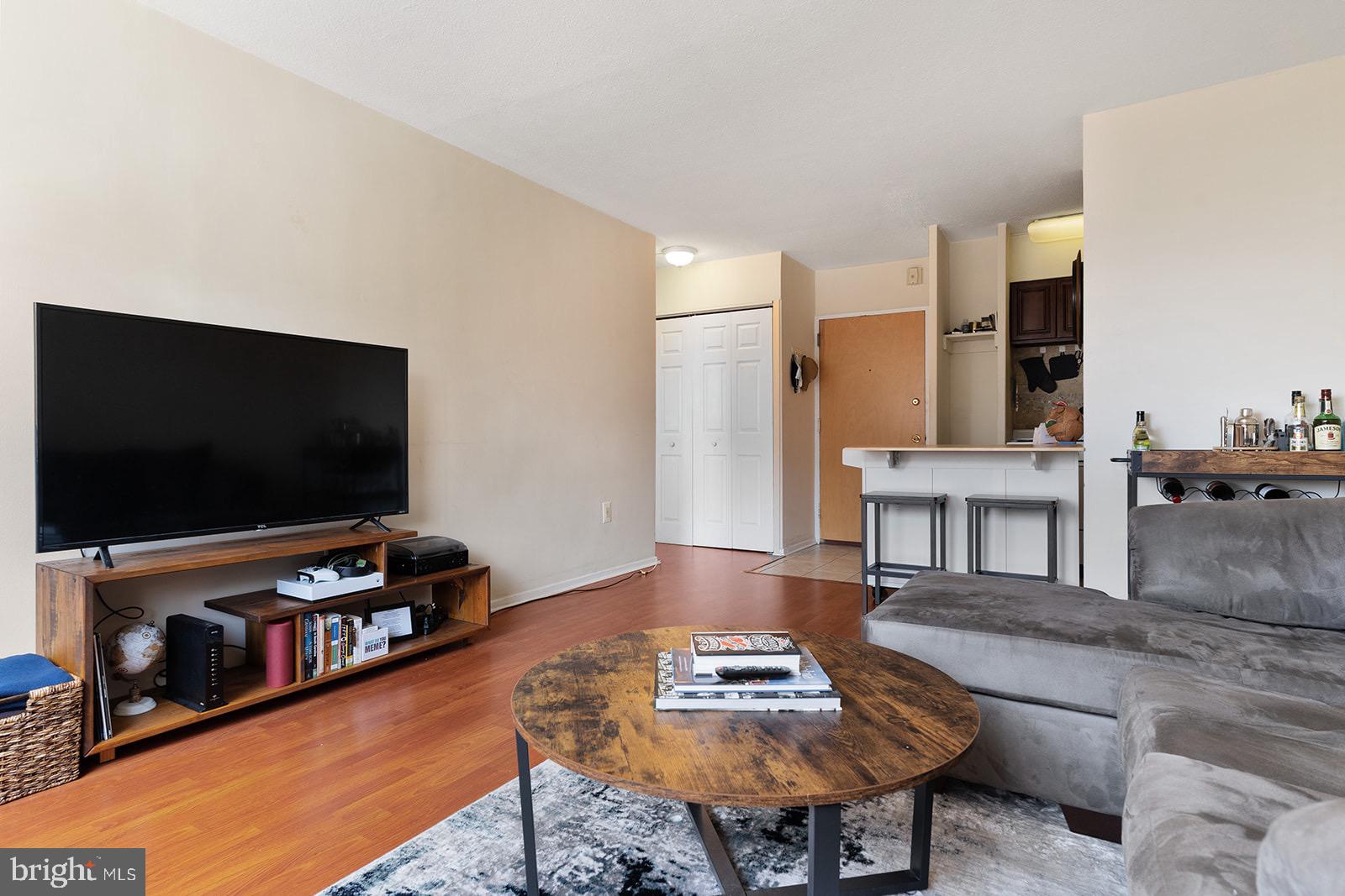 2101 Chestnut STREET Unit: 812