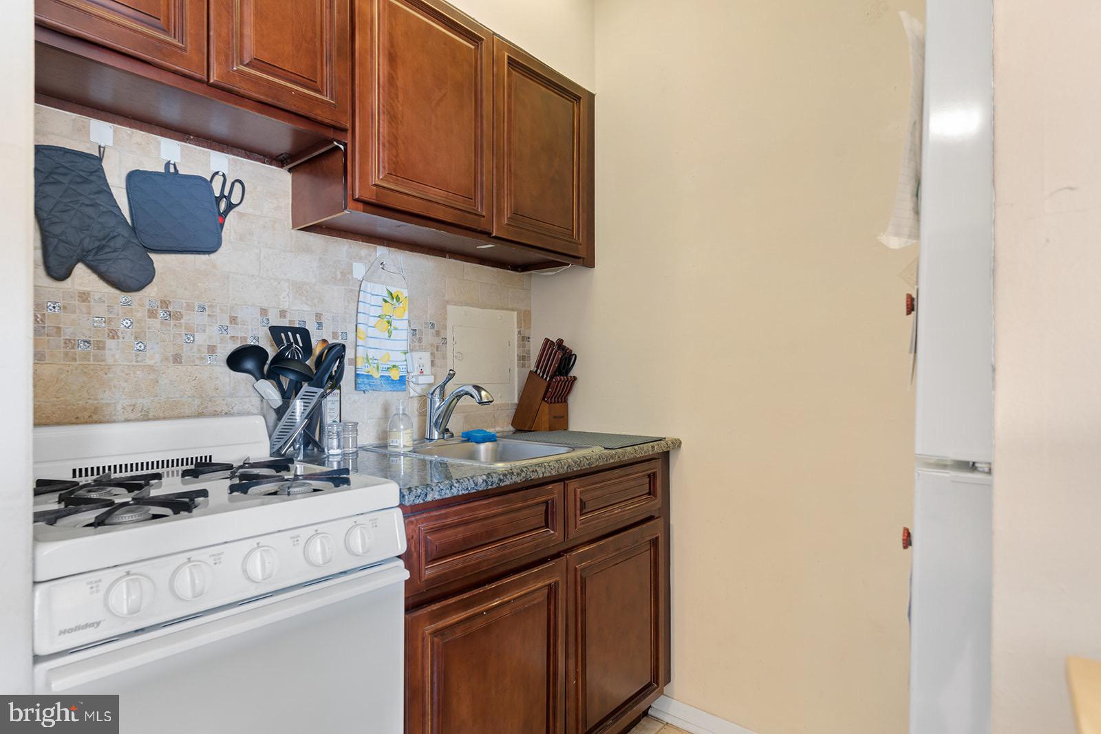 2101 Chestnut STREET Unit: 812