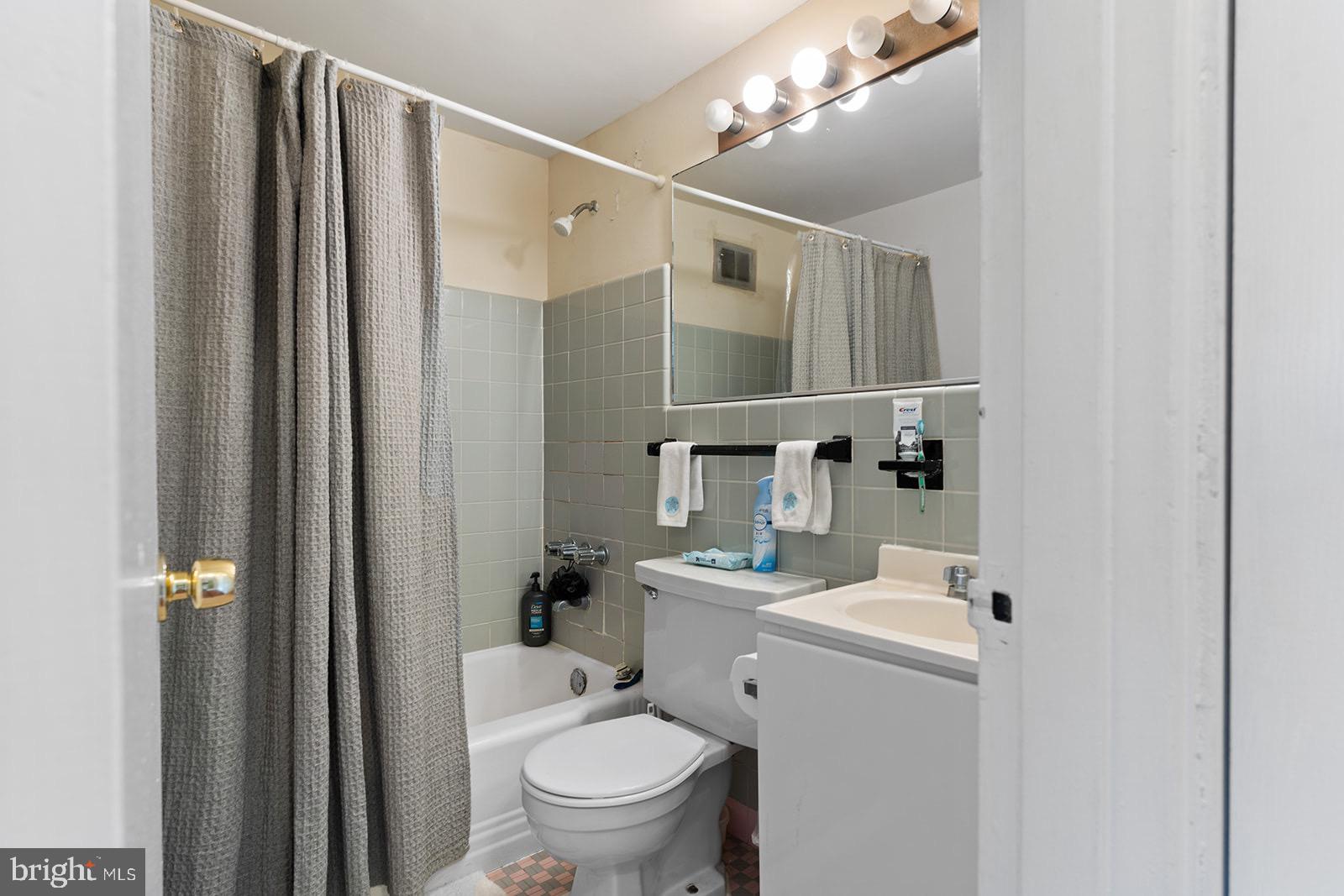 2101 Chestnut STREET Unit: 812