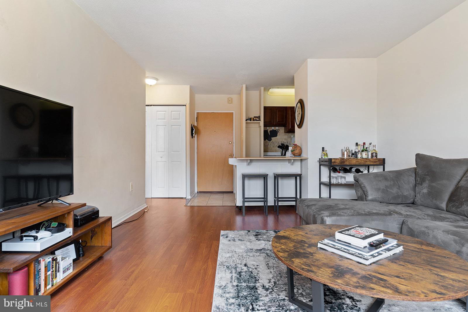 2101 Chestnut STREET Unit: 812