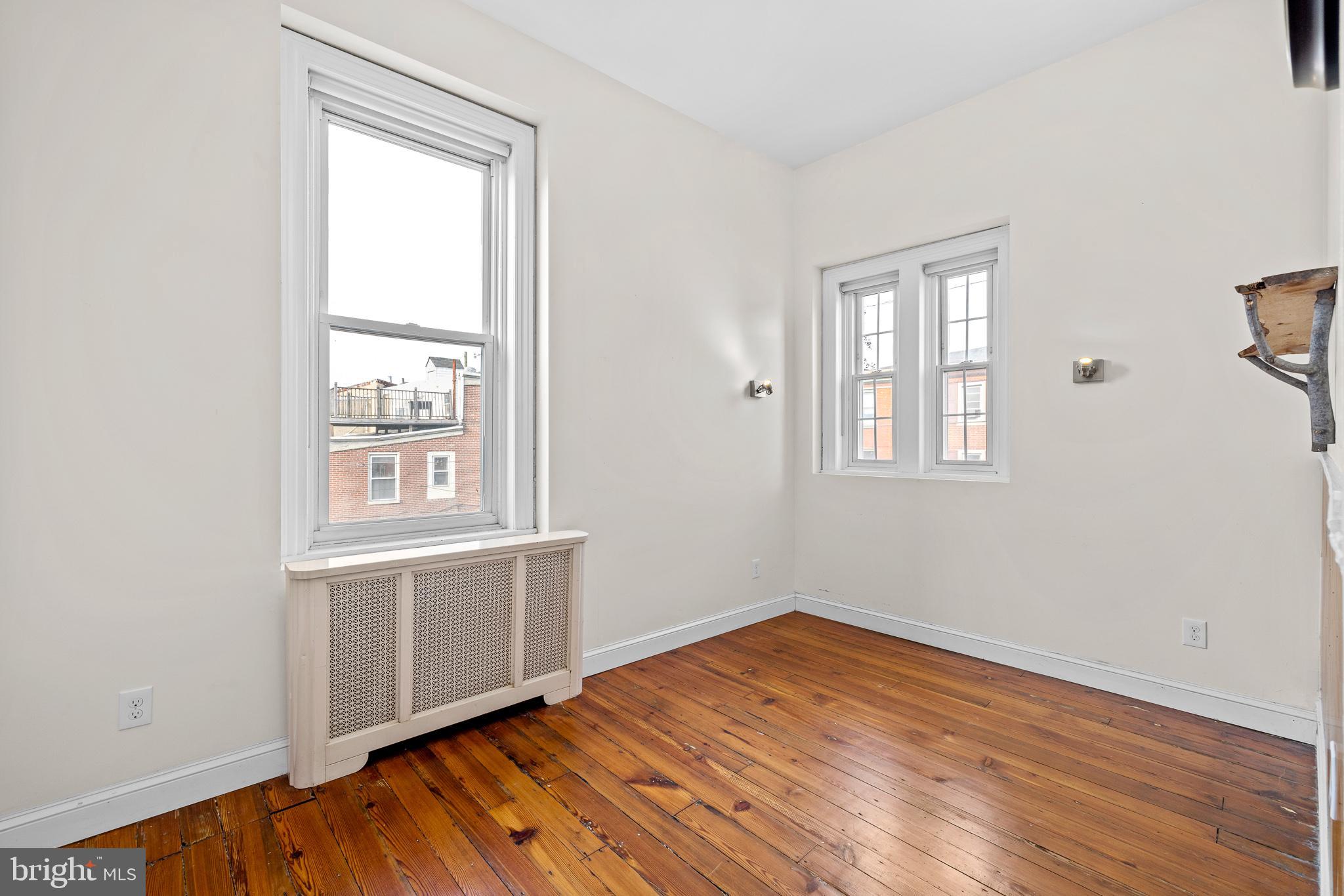 1036-38 Crease STREET