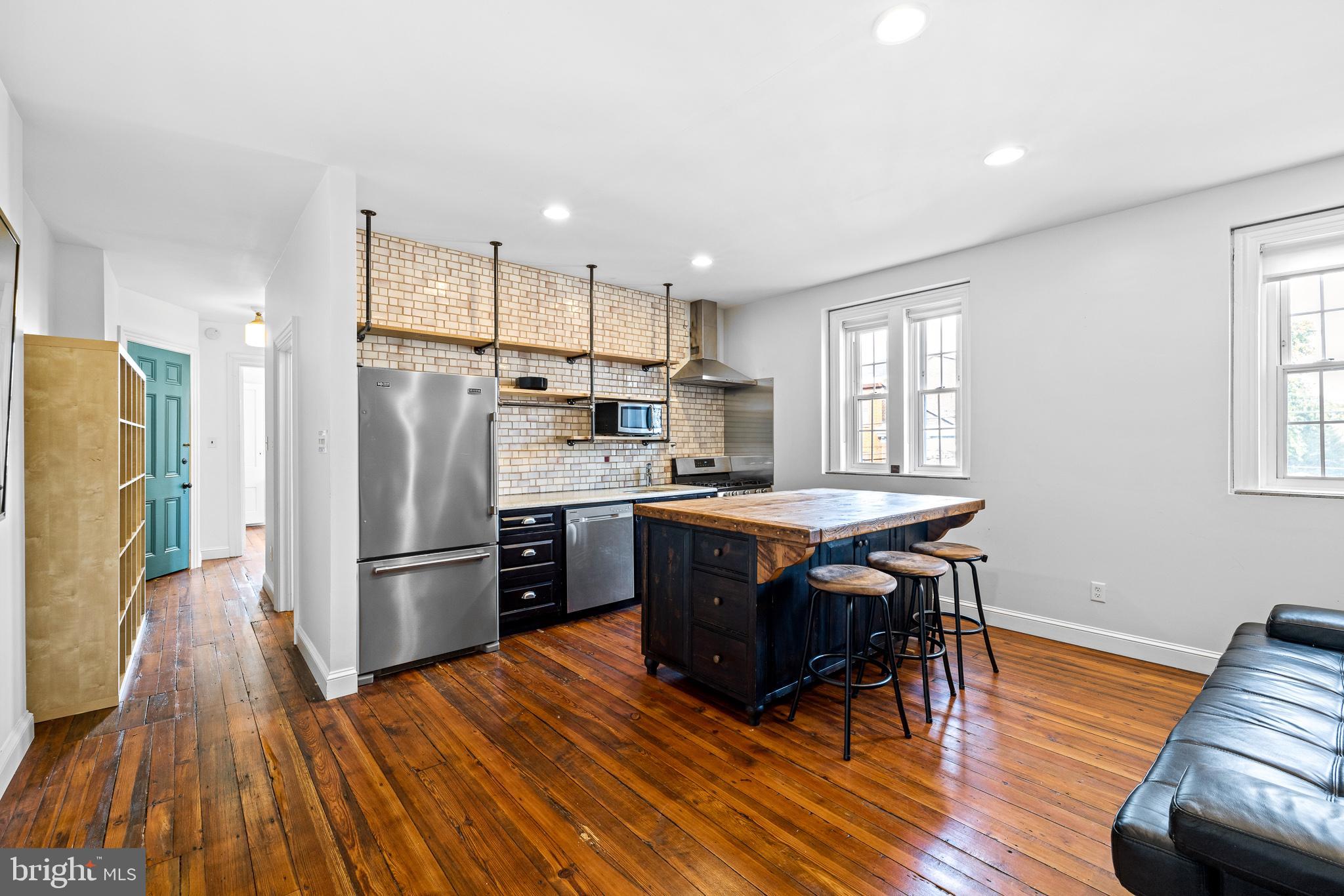 1036-38 Crease STREET