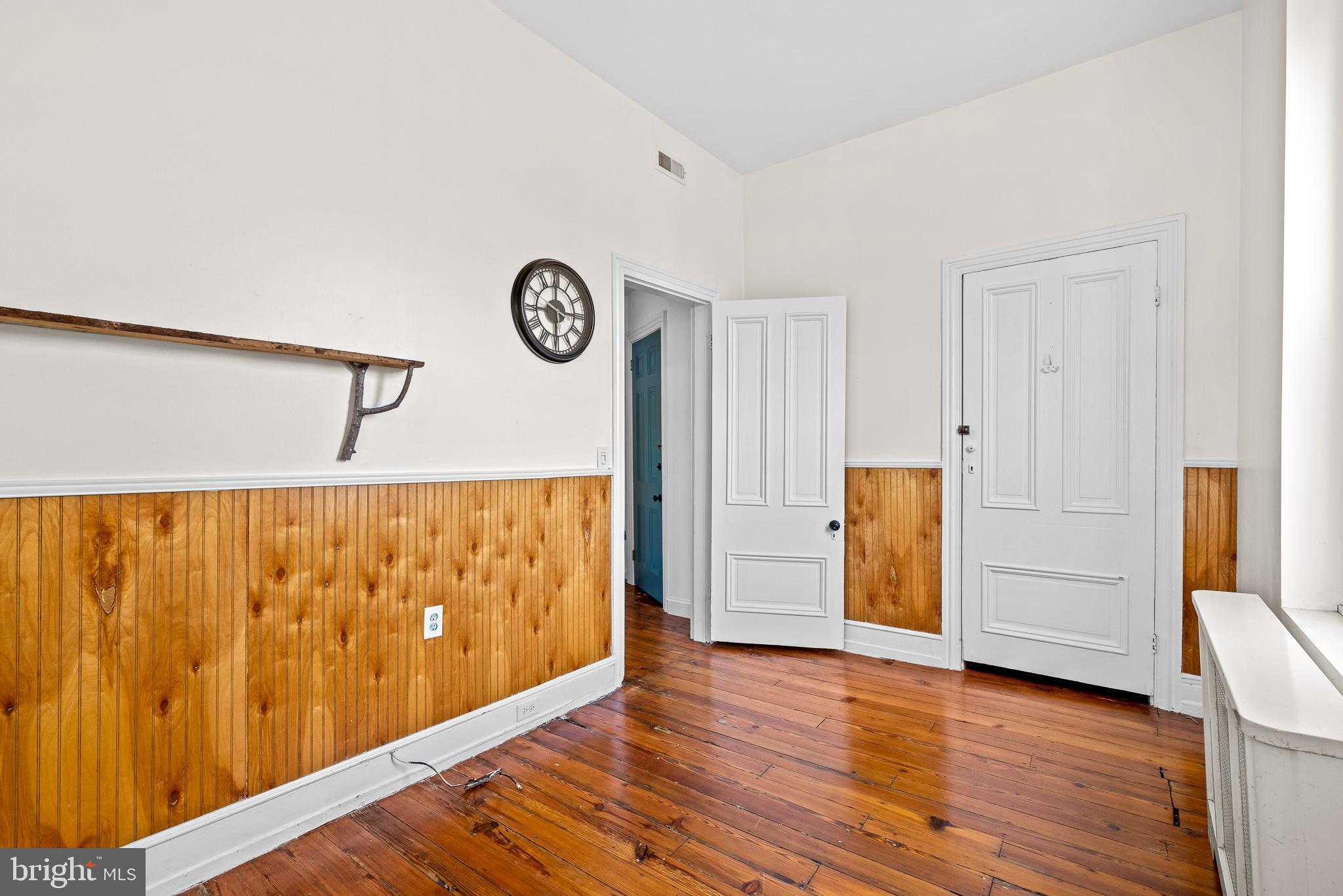 1036-38 Crease STREET