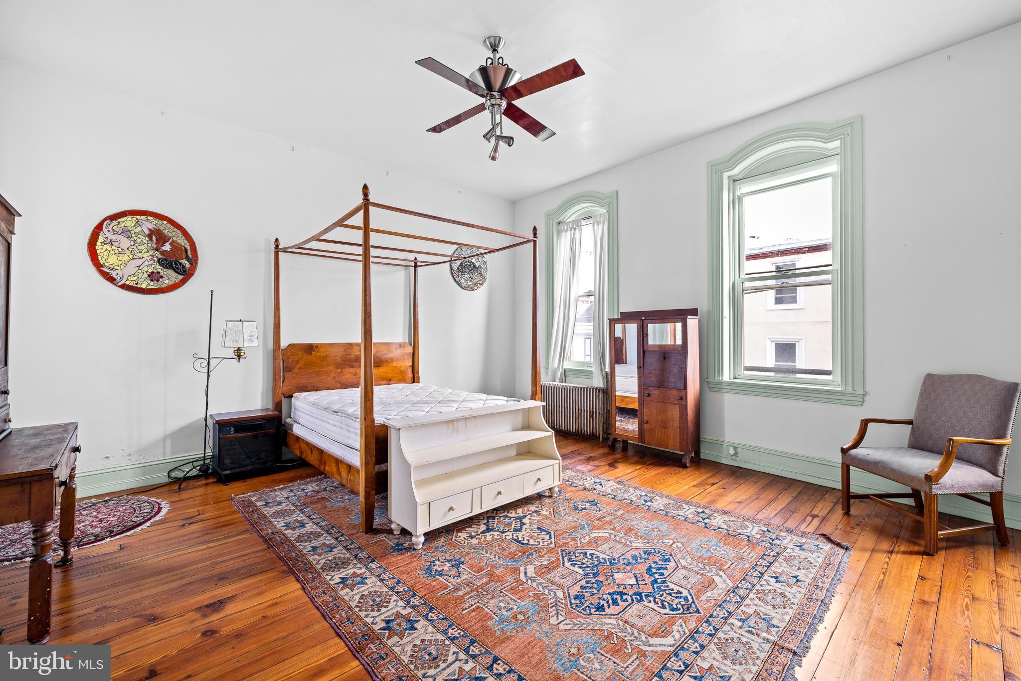 1036-38 Crease STREET