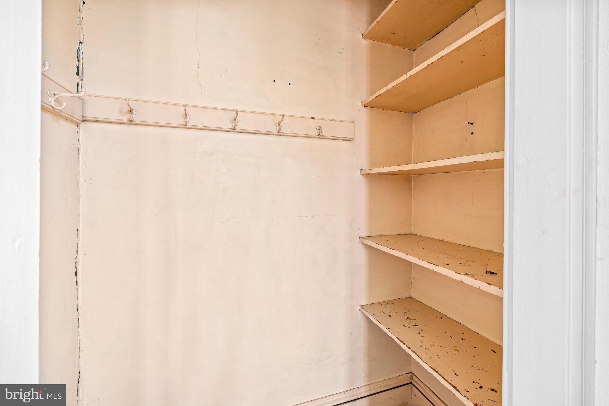 1036-38 Crease STREET